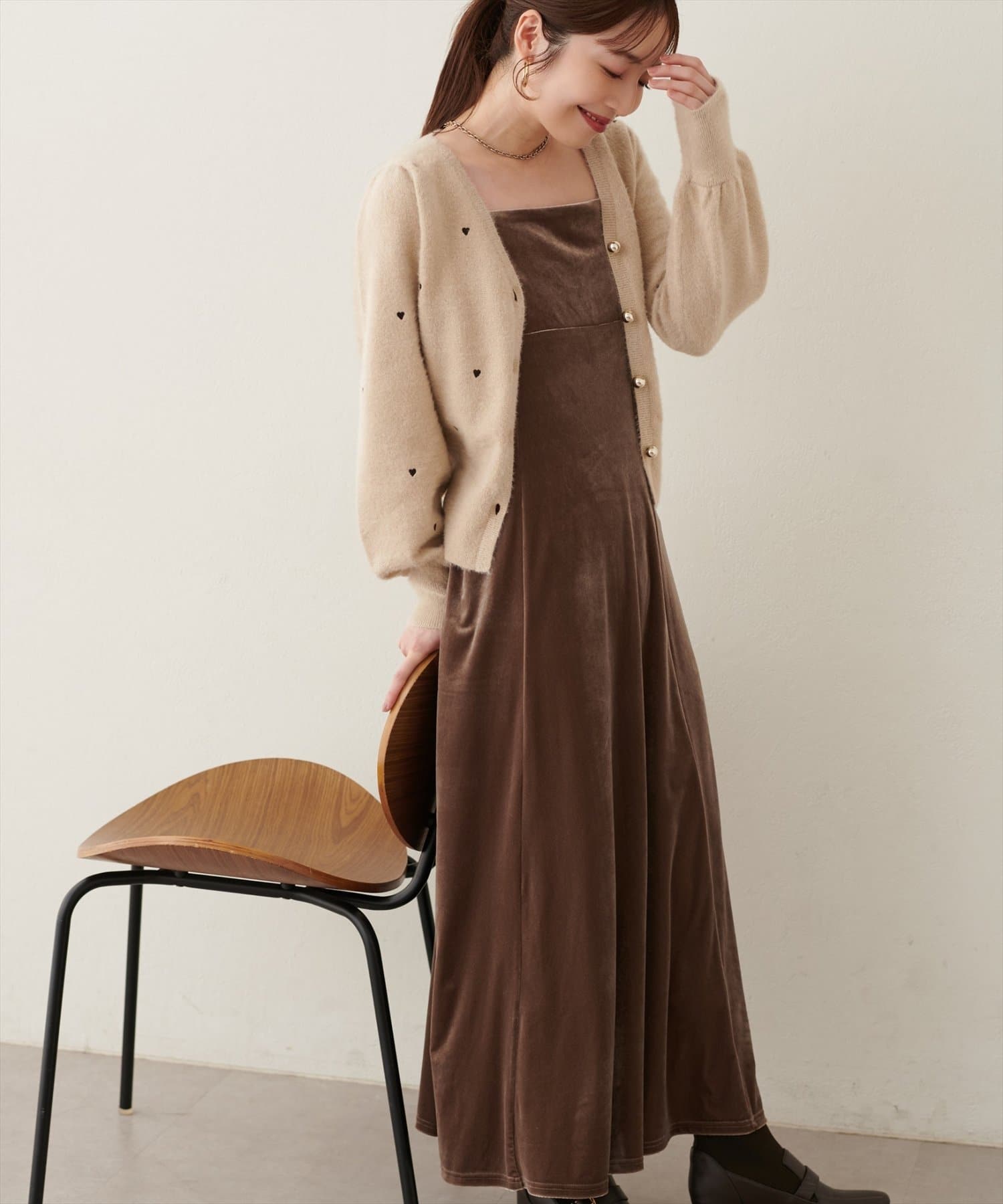 natural couture(ナチュラルクチュール) 〈mizu〉ミニシャギーハート刺繍ニットカーディガン