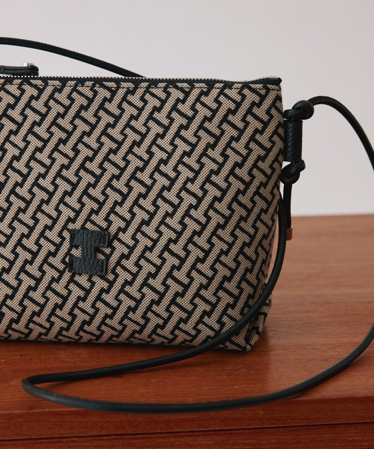 IACUCCI(イアクッチ) モノグランマ ポーチSD JACQUARD/CERVO