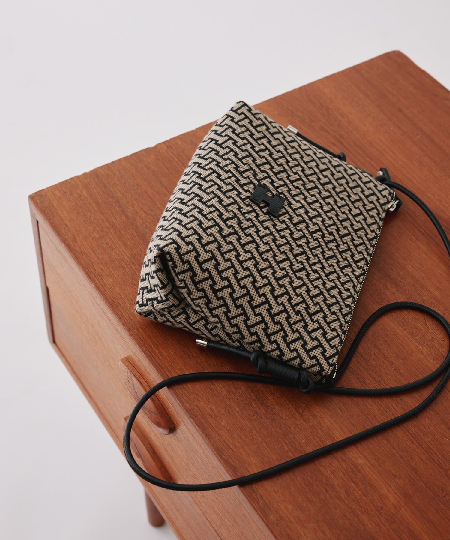 IACUCCI(イアクッチ) モノグランマ ポーチSD JACQUARD/CERVO