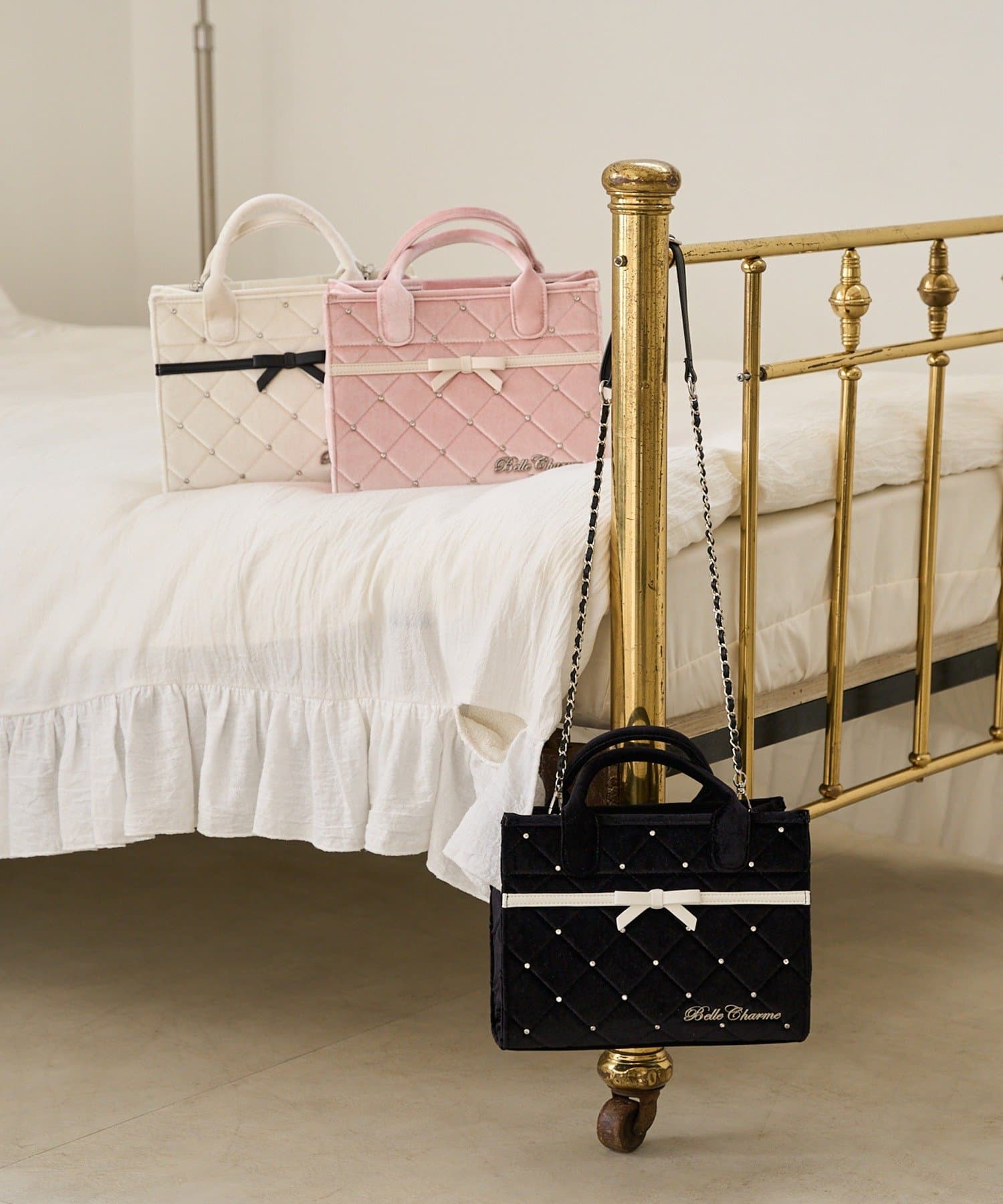 Belle Charme(ベルシャルム) Velour Quilted Ribbon Mini Tote