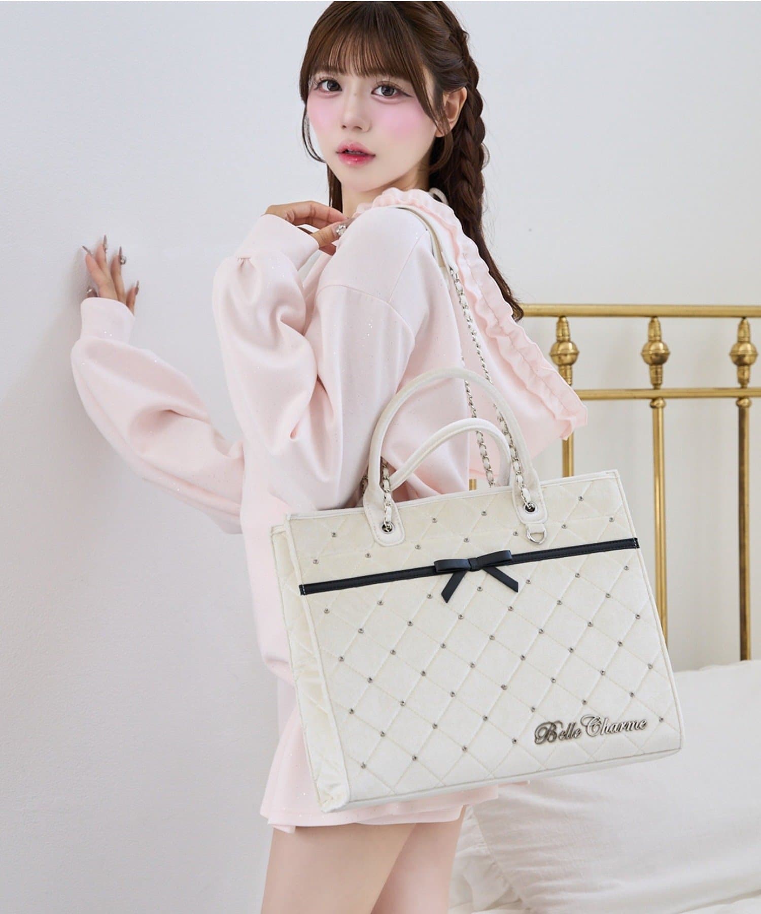 Belle Charme(ベルシャルム) Velour Quilted Ribbon Carry On Tote