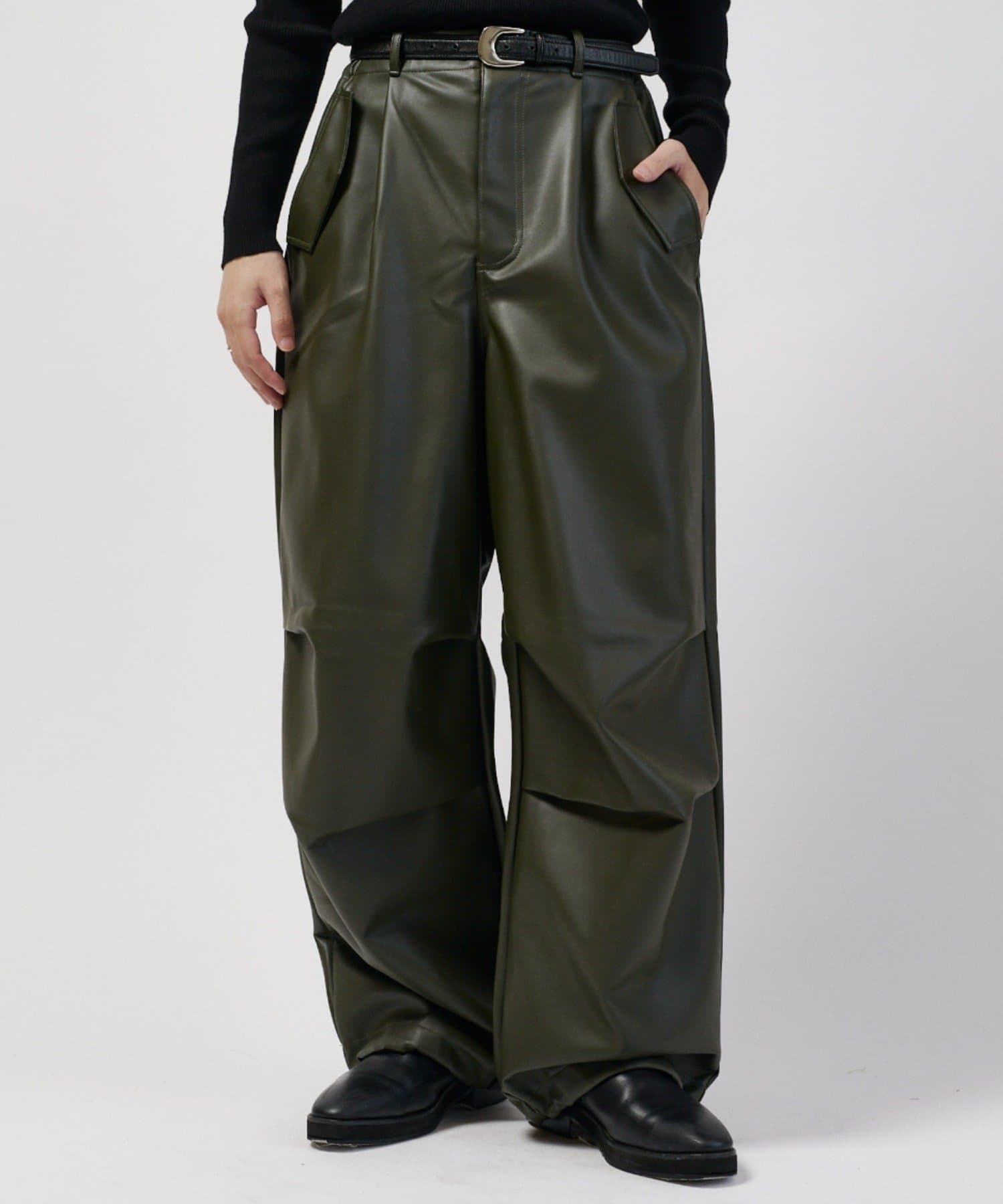 Lui's(ルイス) シンセティックレザー ワイドパラシュートパンツ