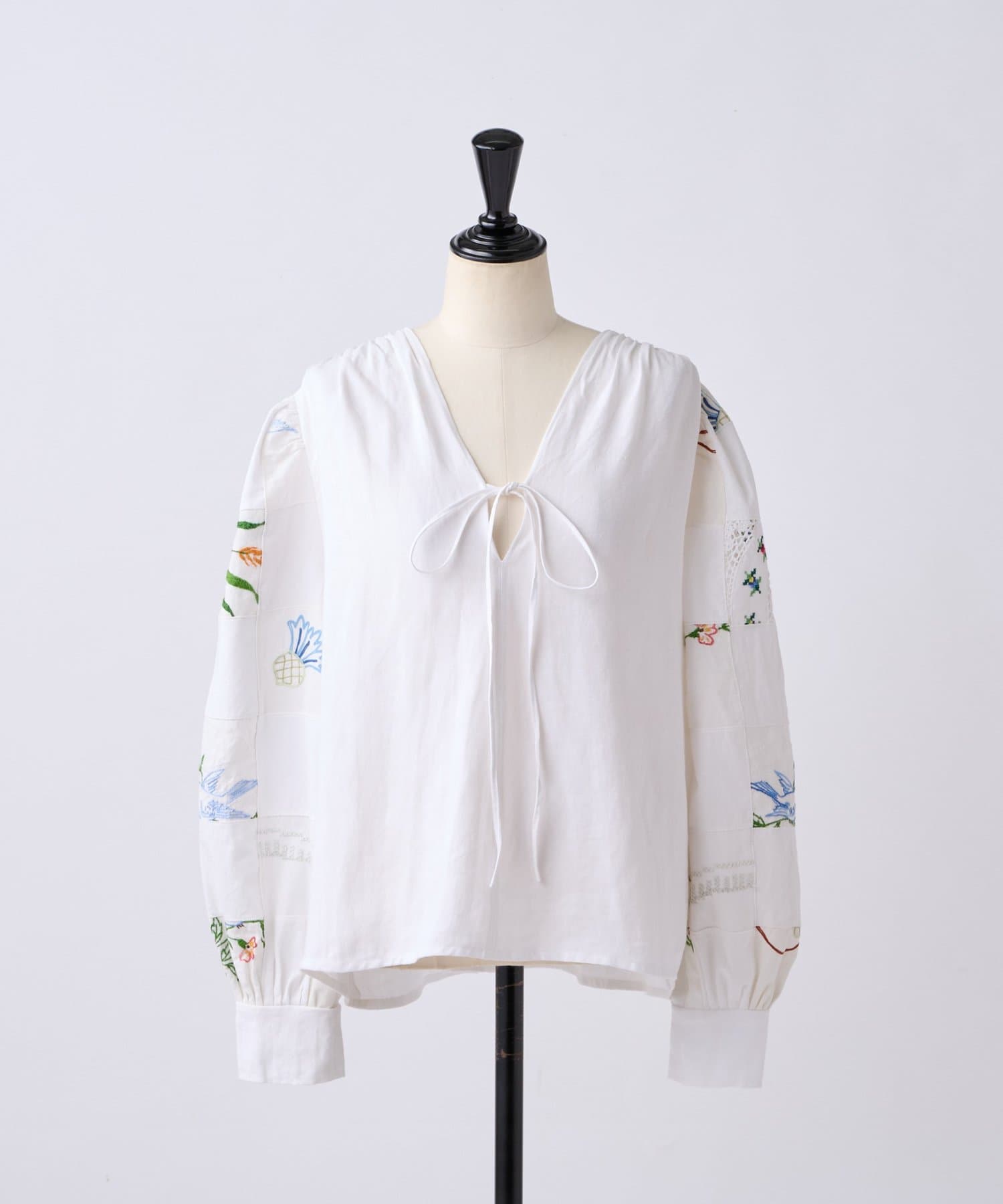BEARDSLEY(ビアズリー) カラフル刺繍パッチワークブラウス《Maison Flore》