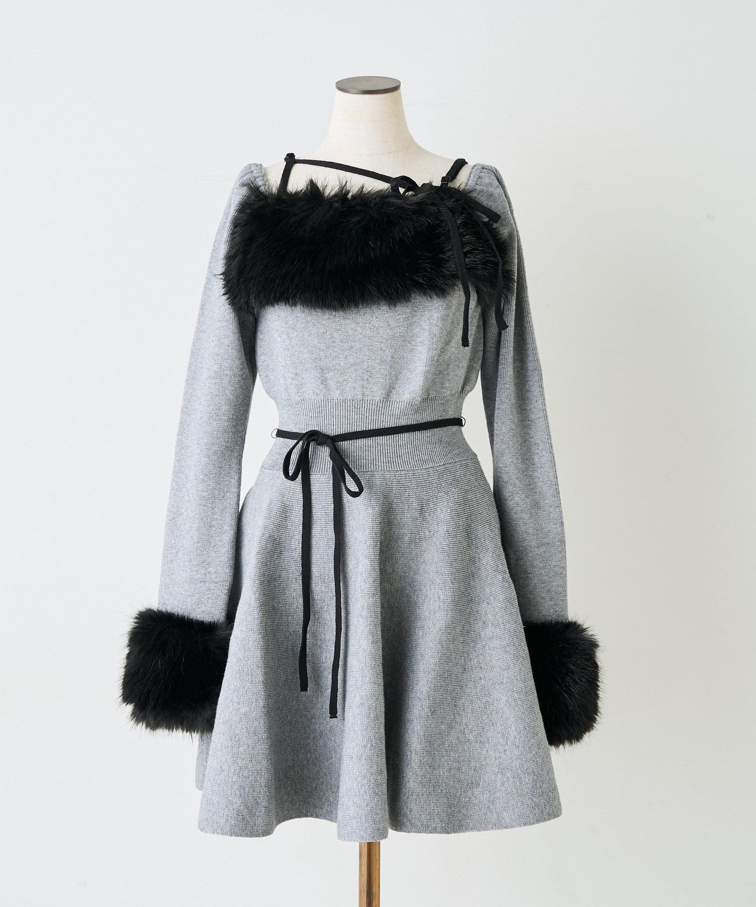 one after another NICE CLAUP(ワンアフターアナザー ナイスクラップ) フェイクファーくびれニットミニワンピ【SMサイズ展開】