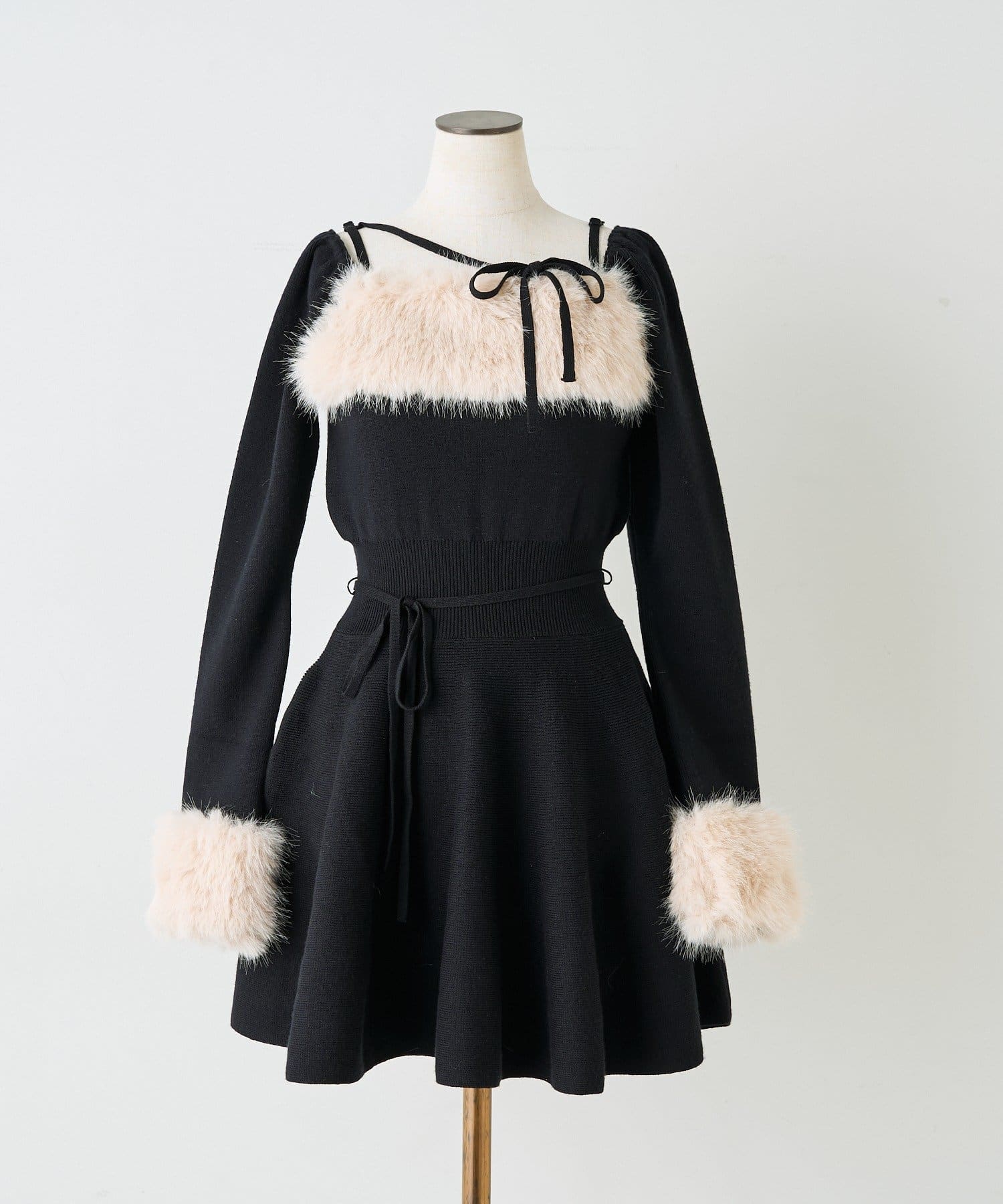 one after another NICE CLAUP(ワンアフターアナザー ナイスクラップ) フェイクファーくびれニットミニワンピ【SMサイズ展開】