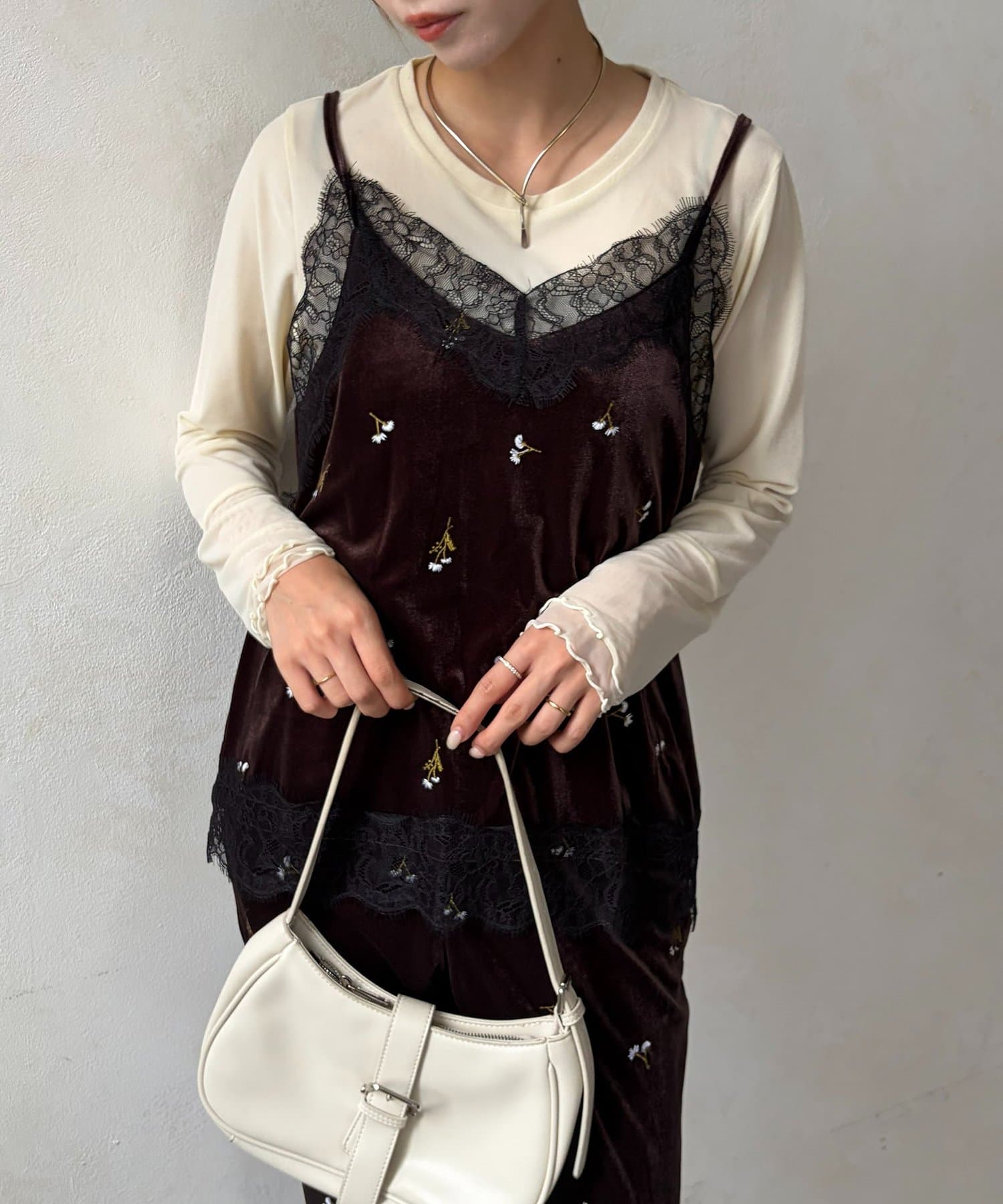 Thevon.(ゼヴォン) ベロアレース刺繍キャミ
