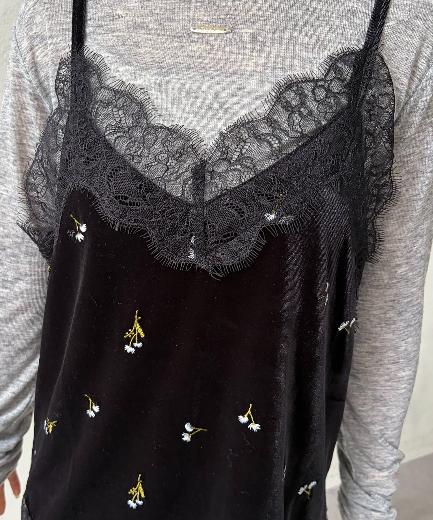 Thevon.(ゼヴォン) ベロアレース刺繍キャミ