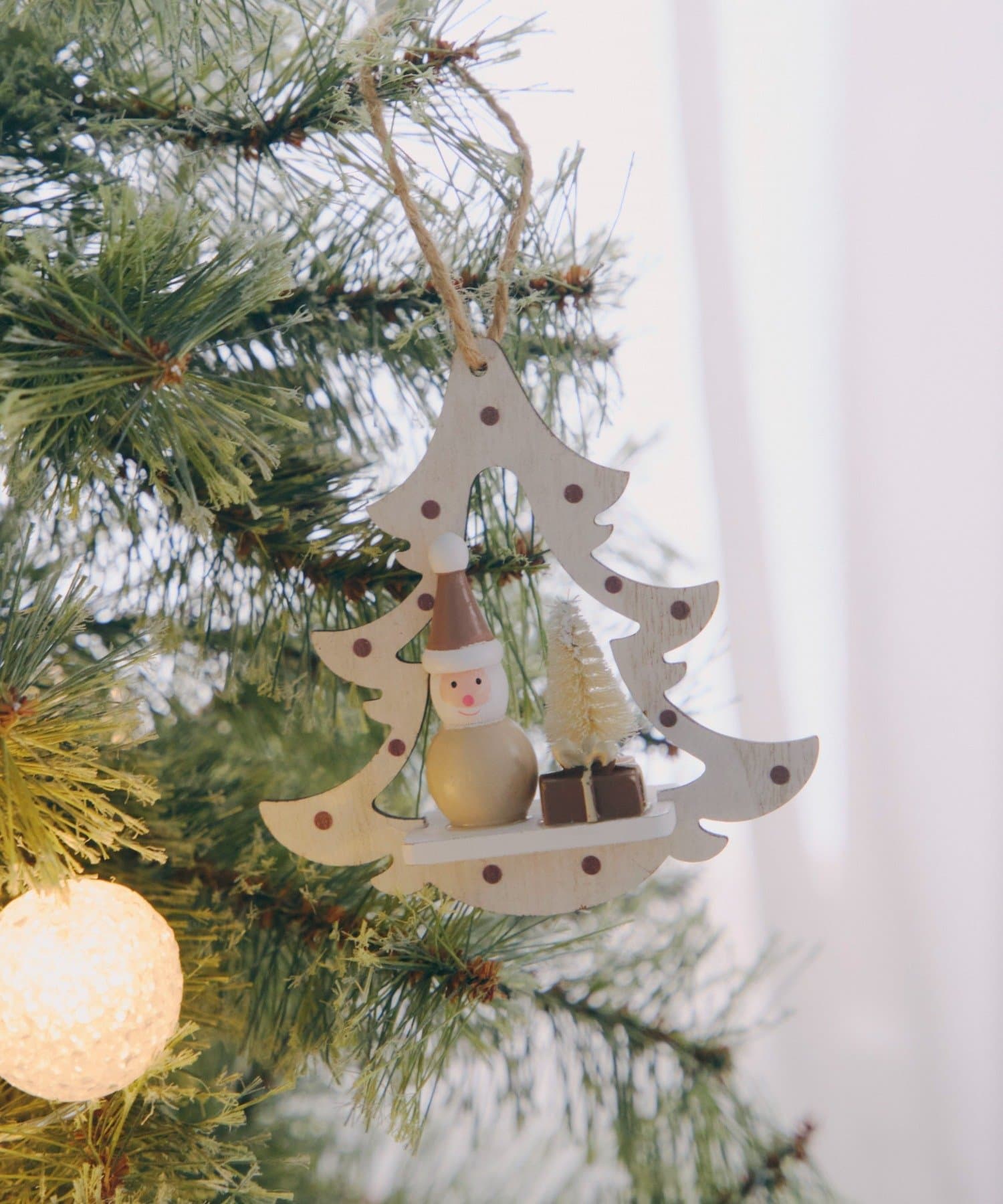 salut!(サリュ) ウッドハンギングツリーサンタ／Natural Christmas