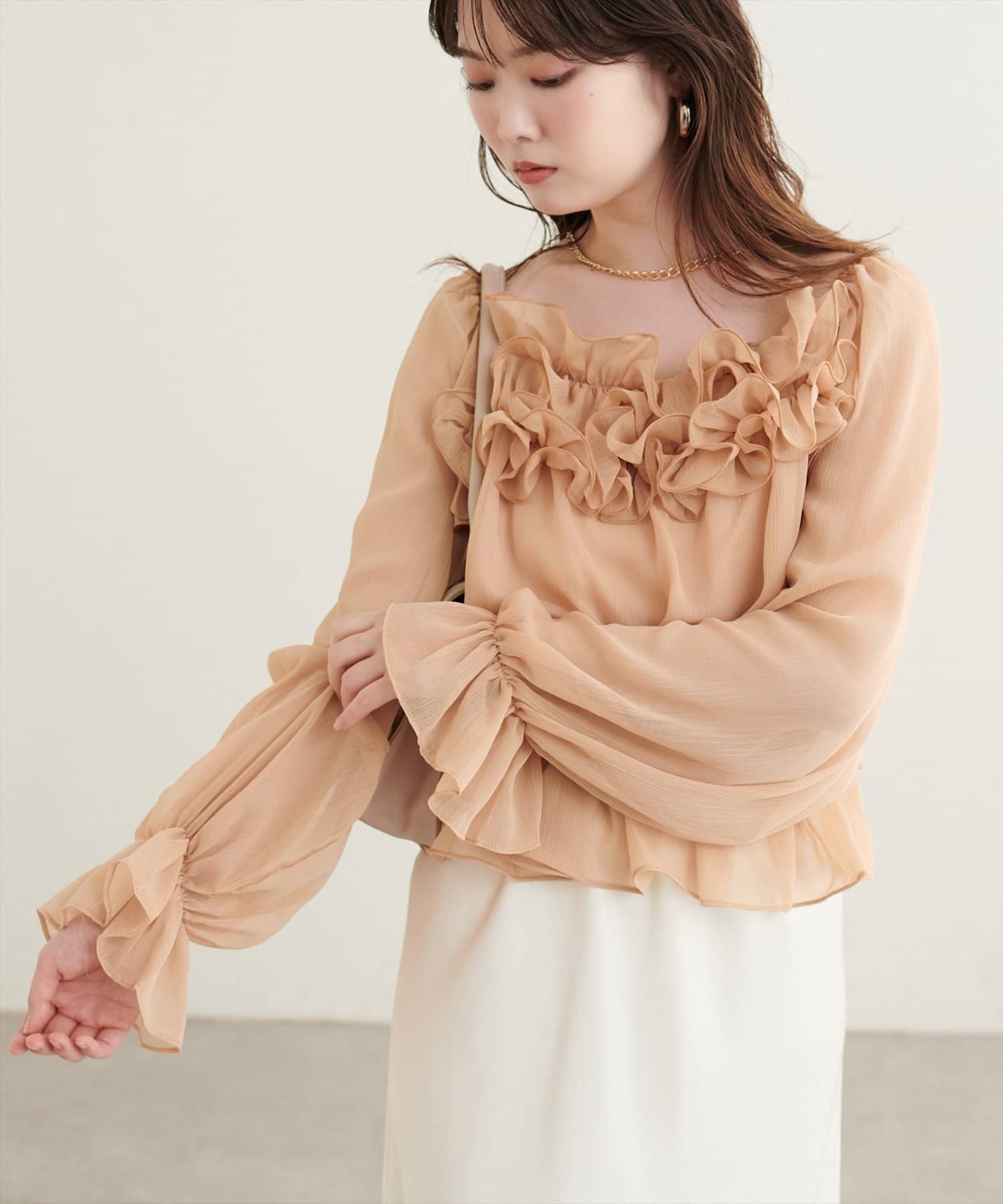 natural couture(ナチュラルクチュール) スクエアネックフリルブラウス