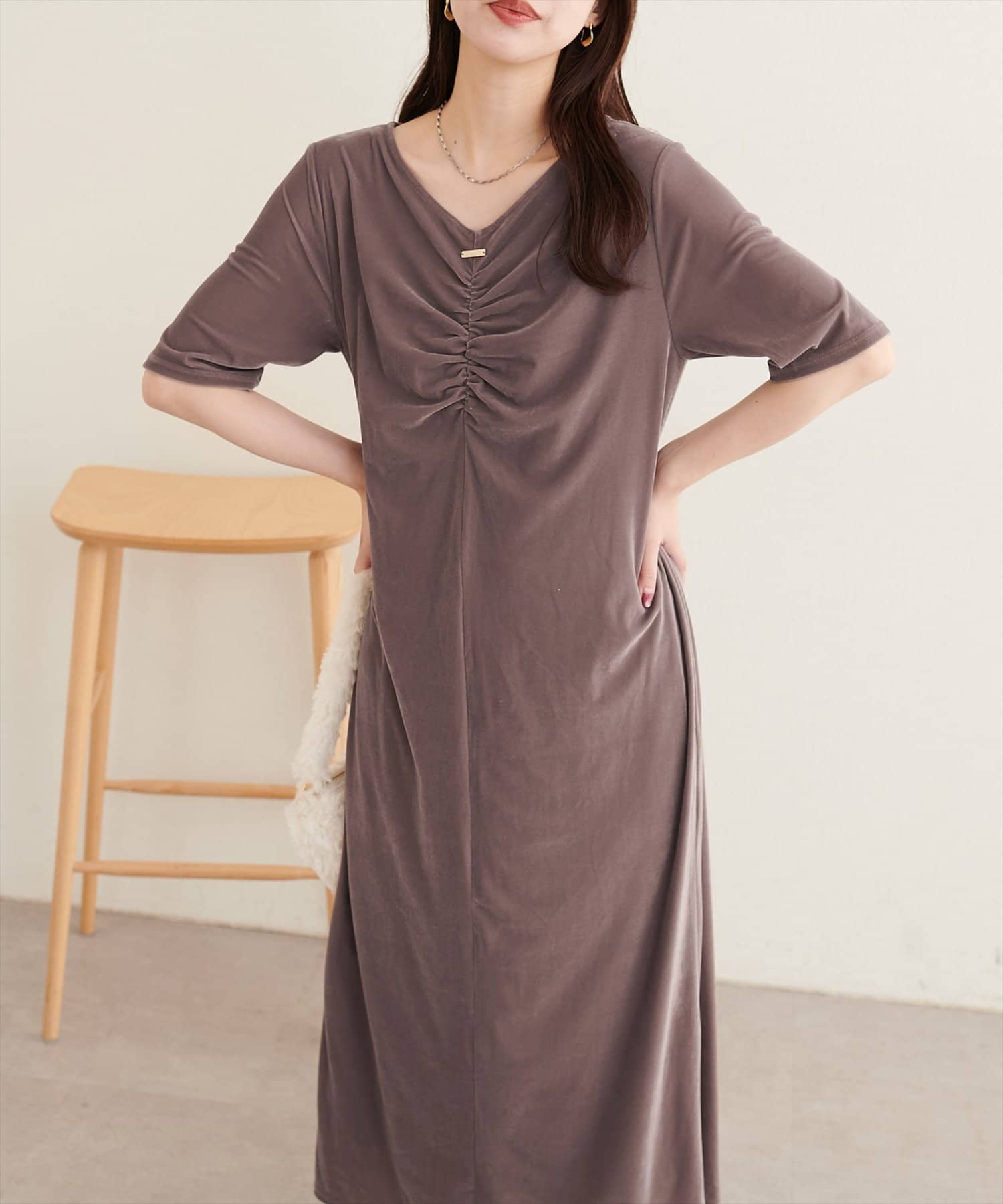 natural couture(ナチュラルクチュール) フロントギャザーベロア5分袖ワンピース