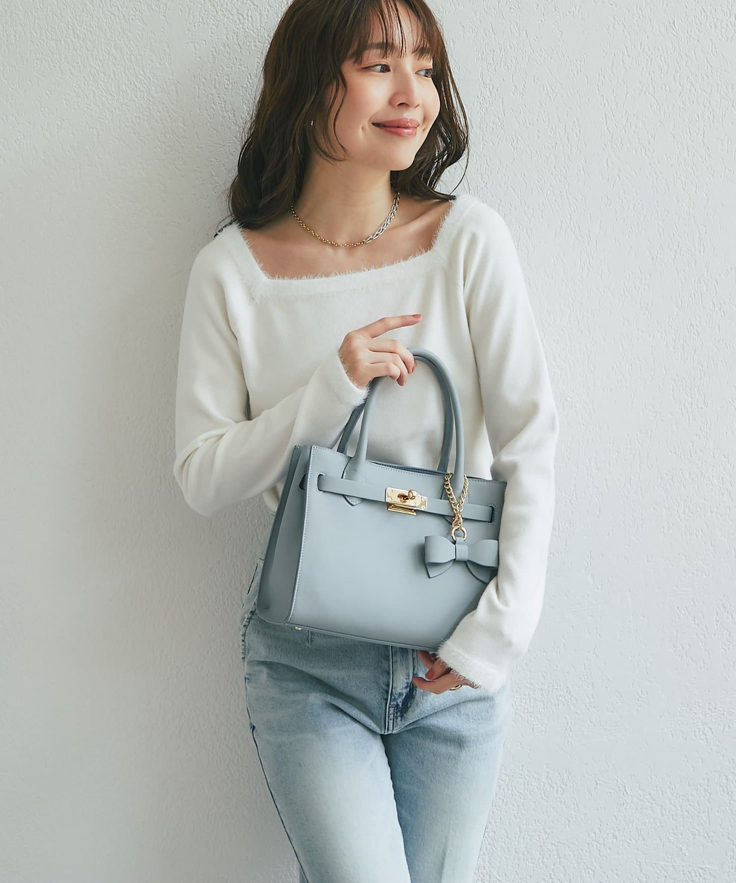 La boutique BonBon(ラブティックボンボン) 【お上品ふわふわ】スクエアネックファーヤーントリムニット