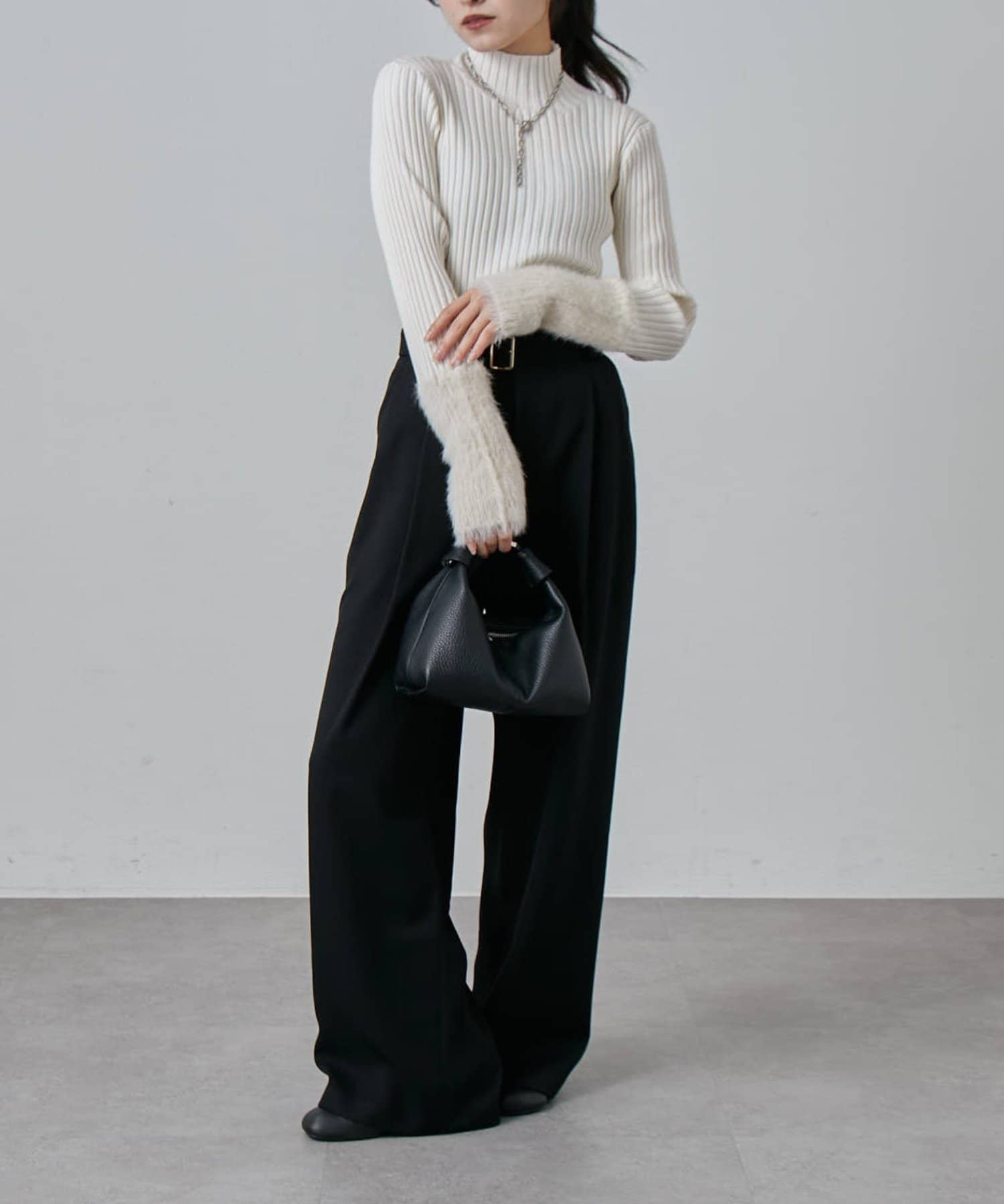 Lui's(ルイス) 袖フェザーリブタートルニット 26aw