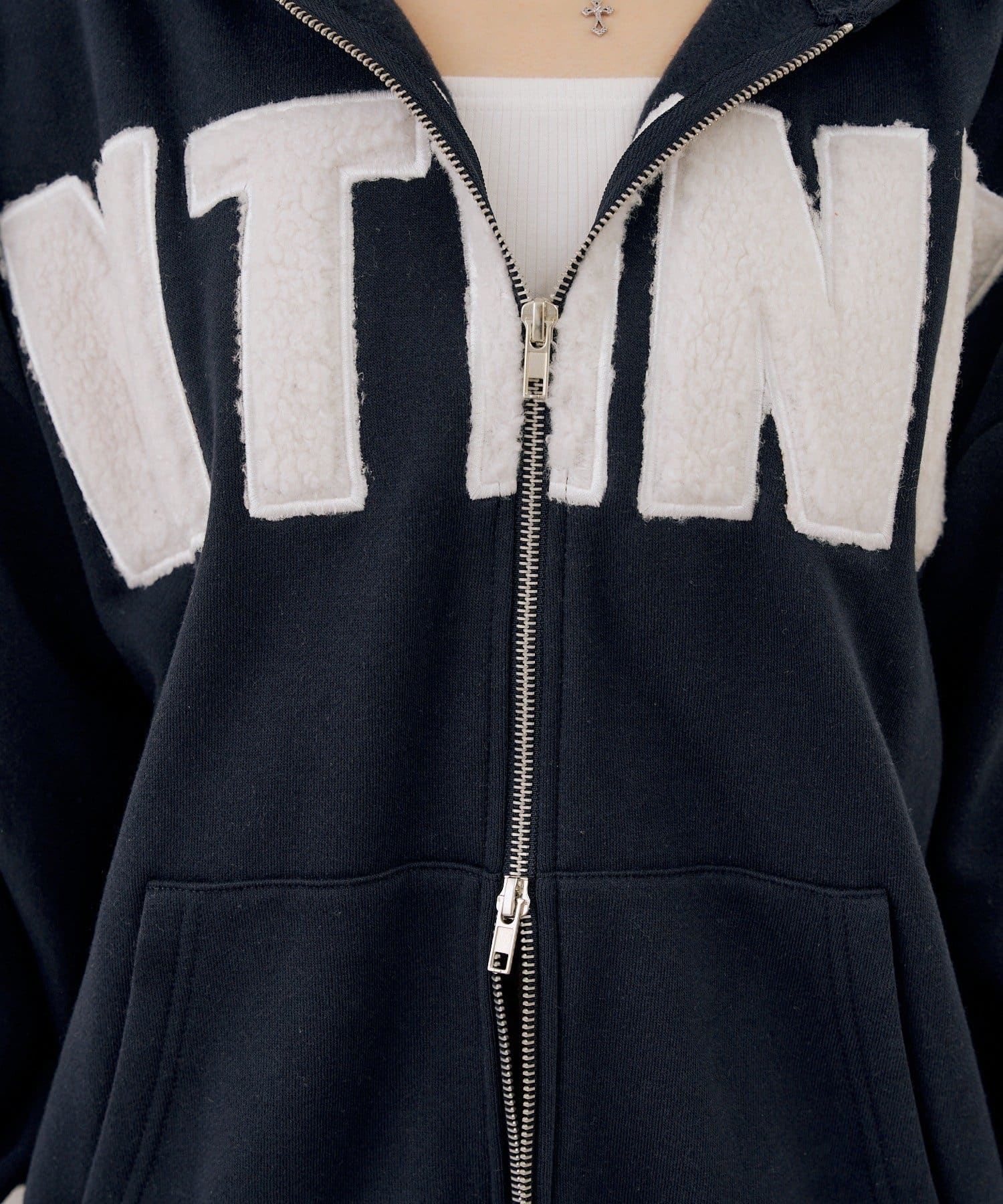 NICE CLAUP / OLIVE des OLIVE OUTLET(ナイスクラップ  / オリーブ デ オリーブ アウトレット) 【continuer】ファーロゴZIPUPパーカー
