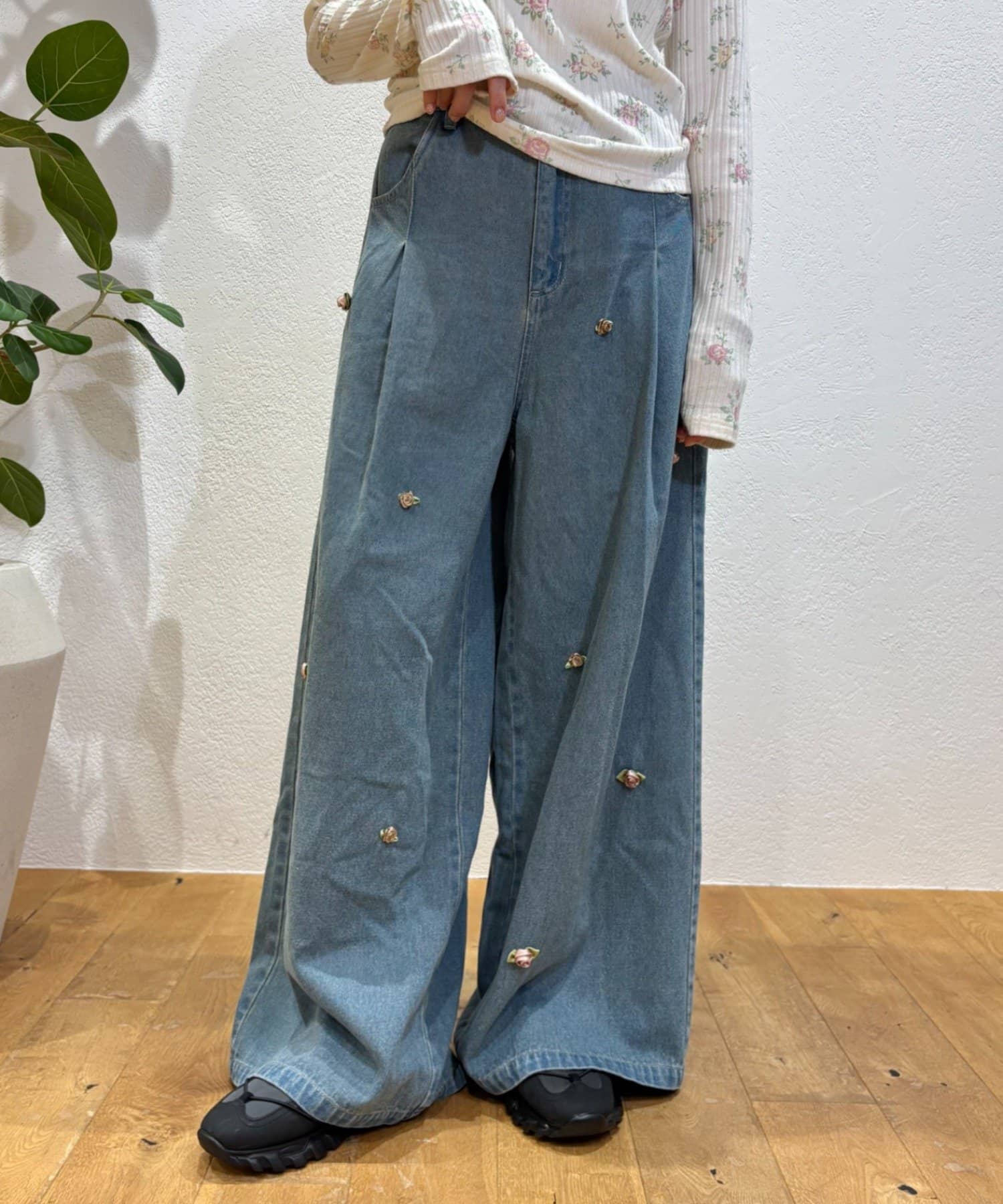 w closet(ダブルクローゼット) バラモチーフデニムPT