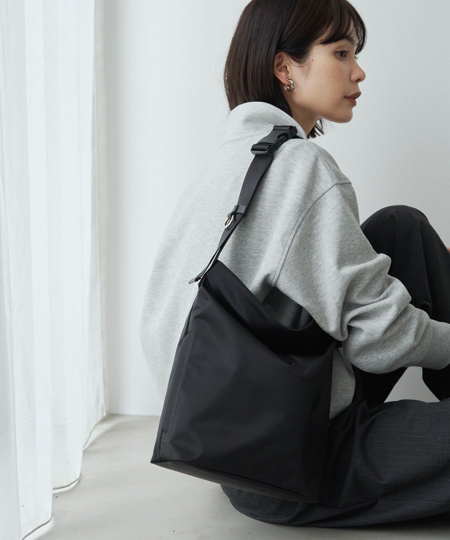 russet(ラシット) 11/3(火) 12:00予約スタート【撥水】《軽量/330g》バックル2WAYショルダーバッグ（縦型）
