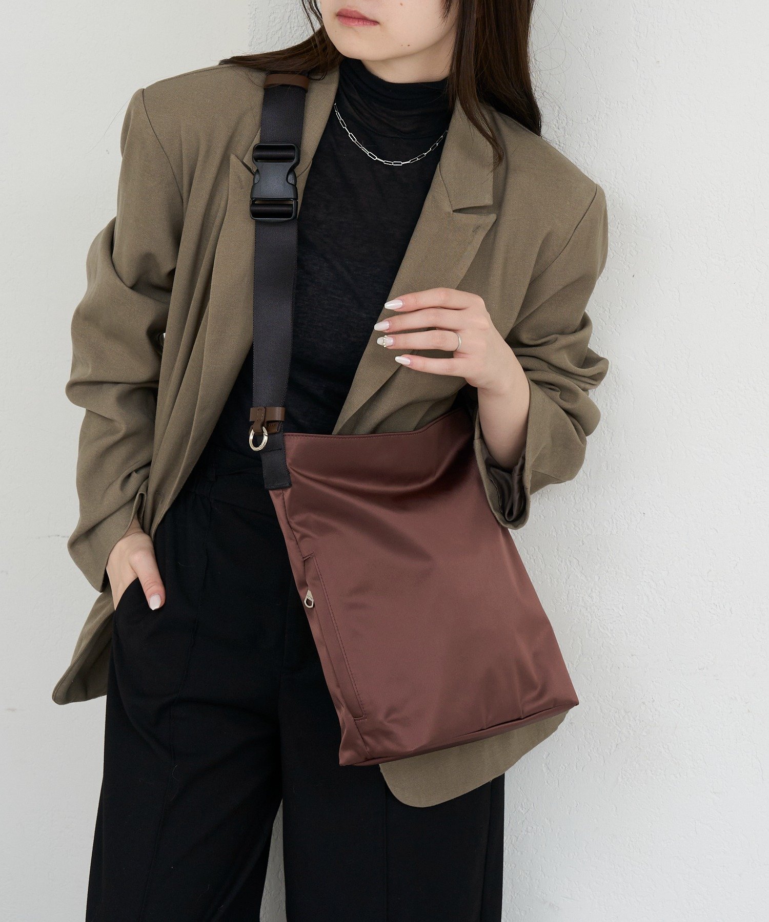 russet(ラシット) 11/3(火) 12:00予約スタート【撥水】《軽量/330g》バックル2WAY縦型ショルダーバッグ
