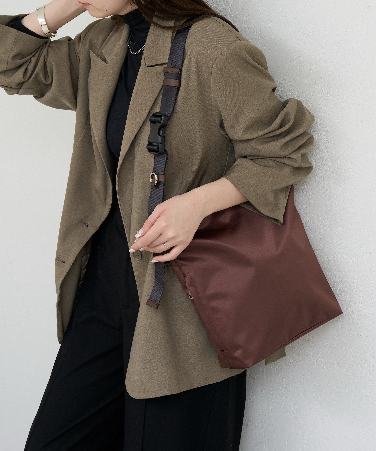 russet(ラシット) 11/3(火) 12:00予約スタート【撥水】《軽量/330g》バックル2WAY縦型ショルダーバッグ