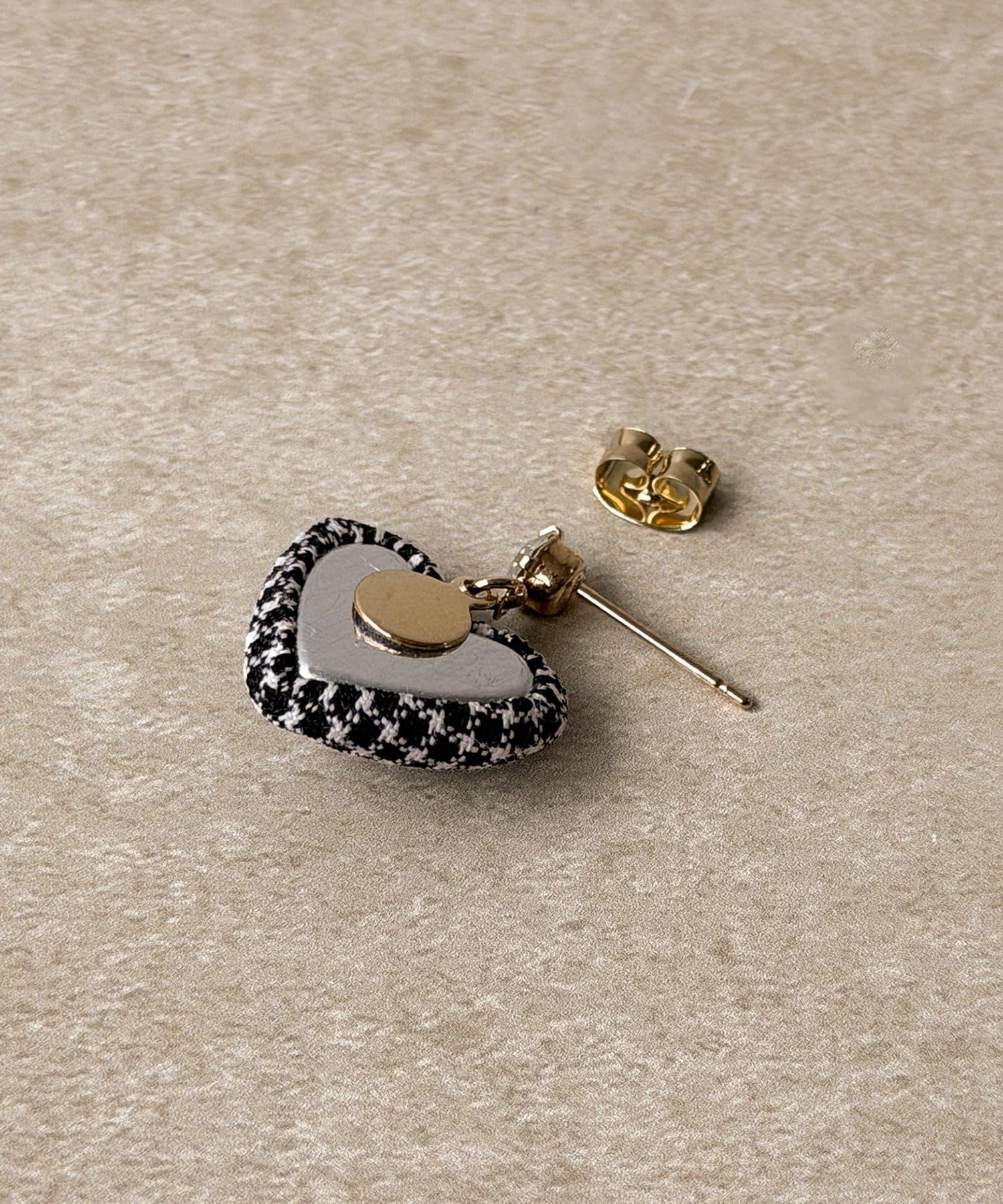 3COINS(スリーコインズ) チェックハートピアス