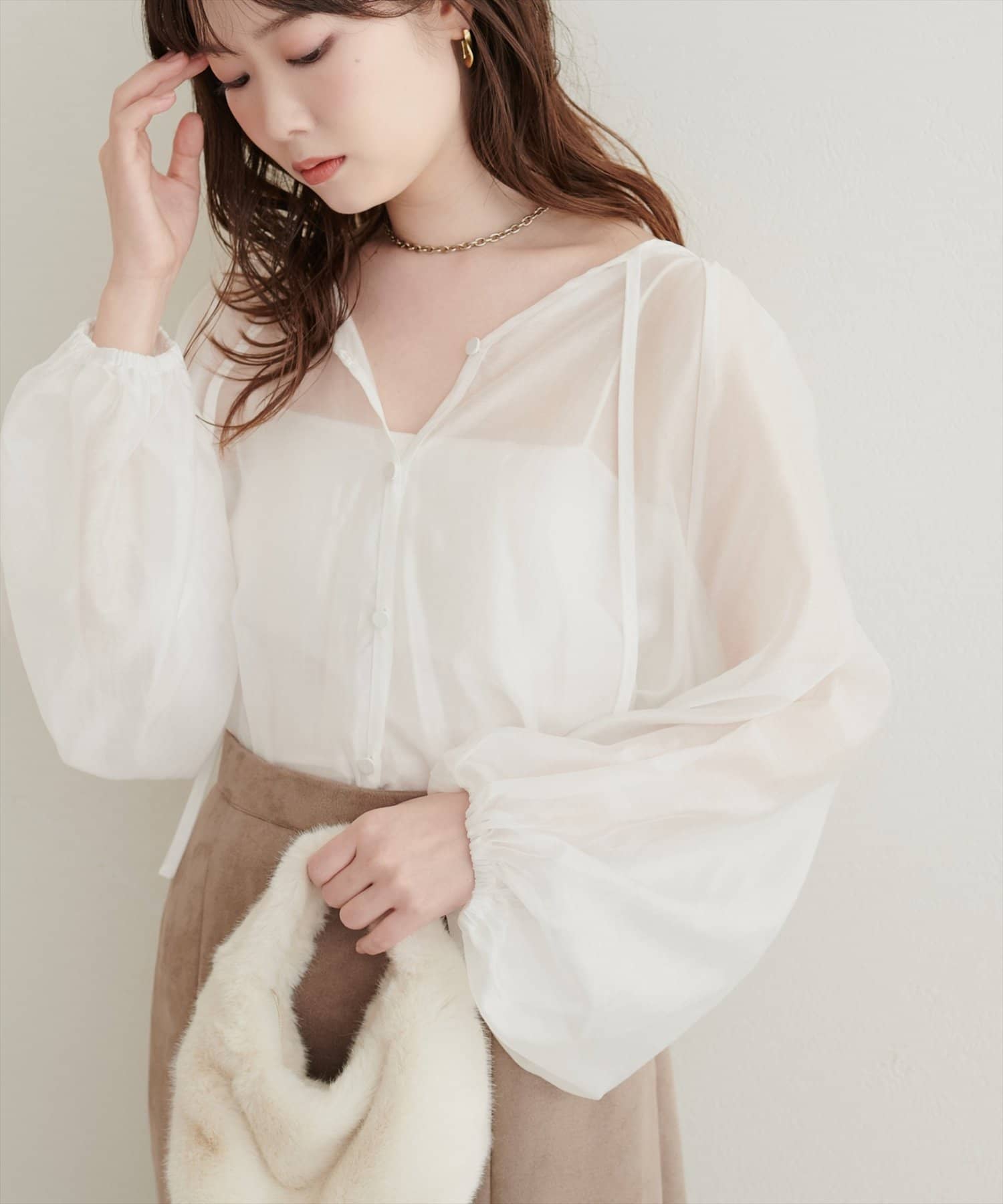natural couture(ナチュラルクチュール) くるみ釦シアーブラウス