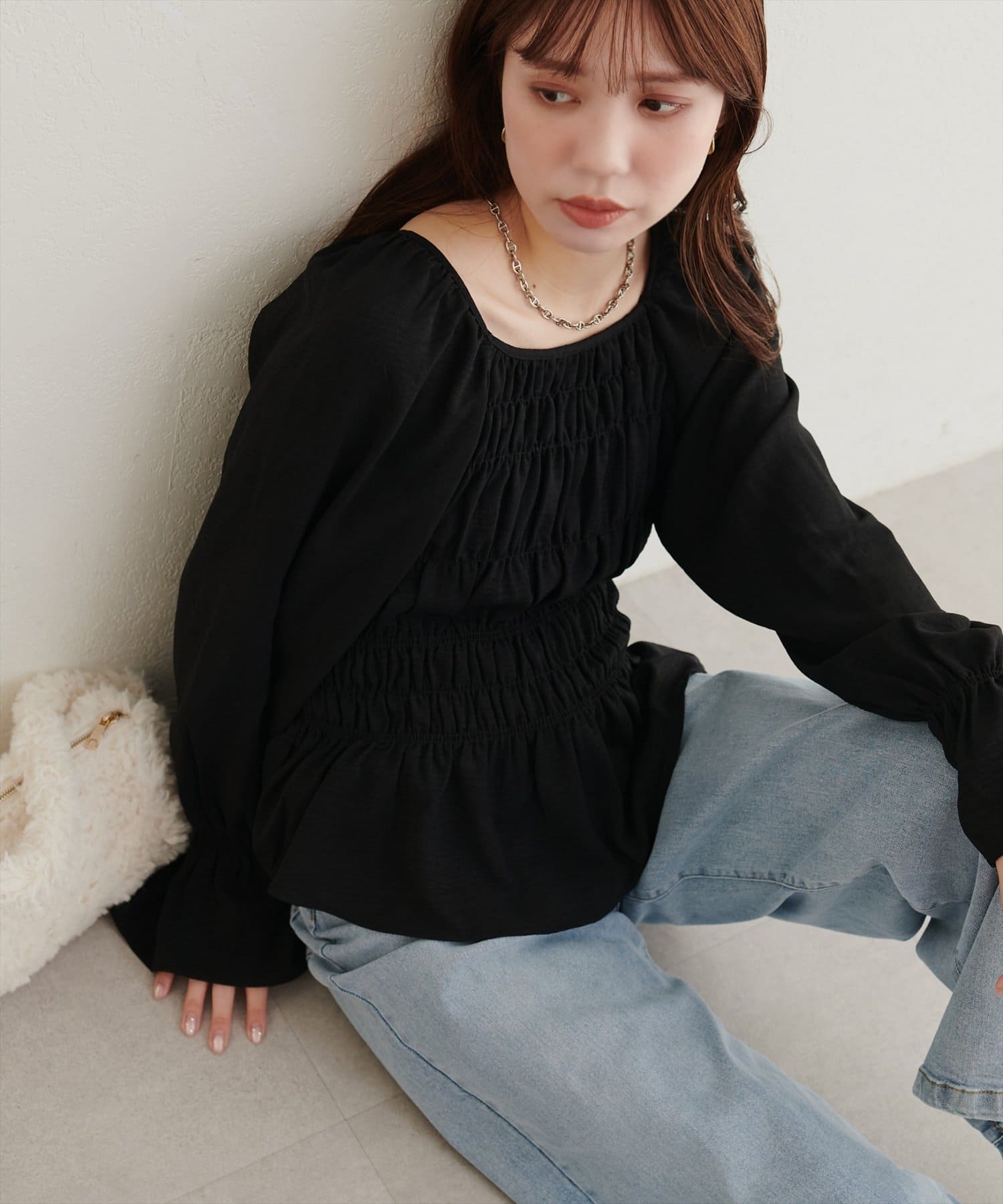 natural couture(ナチュラルクチュール) ランダムシャーリングシアーブラウス
