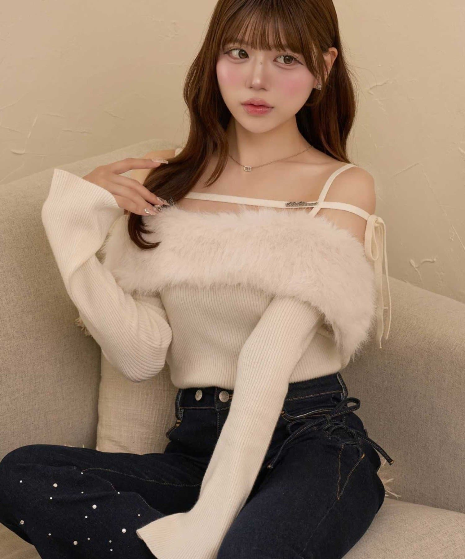 Belle Charme(ベルシャルム) Fur Ribbon Off-shoulder  Knit