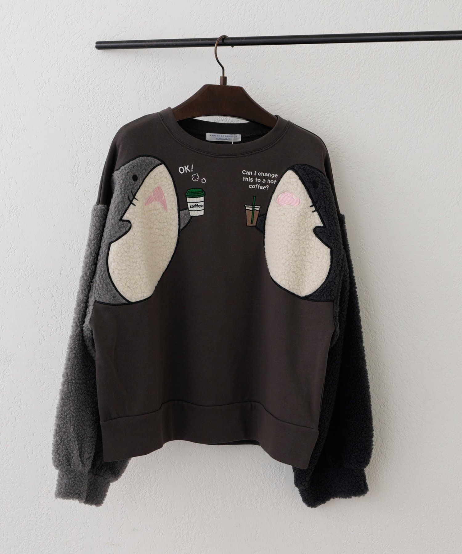 NICE CLAUP / OLIVE des OLIVE OUTLET(ナイスクラップ  / オリーブ デ オリーブ アウトレット) 【ANOTHER BRANCH】ユルキャラひょっこり袖スエット