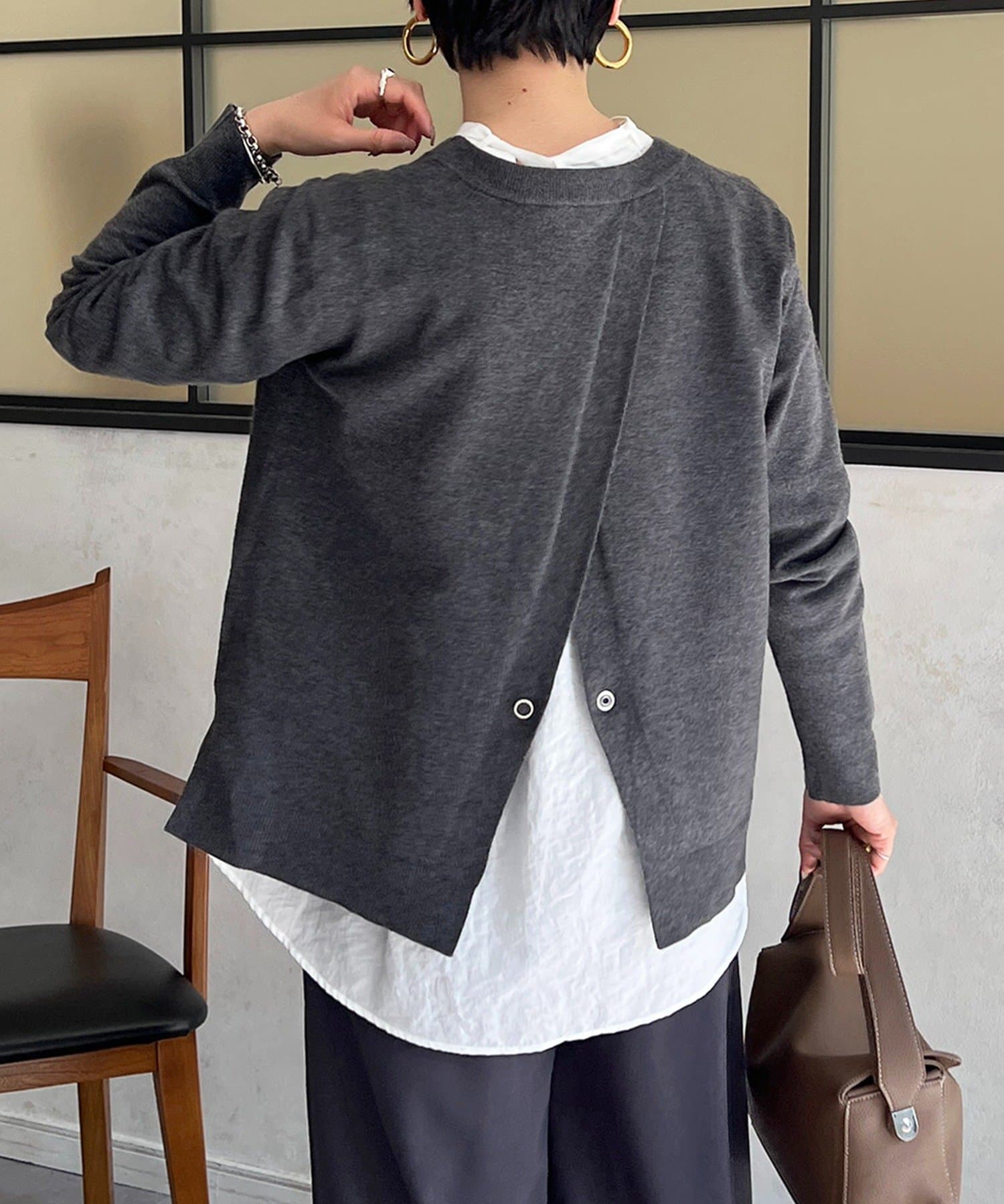 un dix cors(アンディコール) スーパーストレッチ後ろスリットプルオーバー