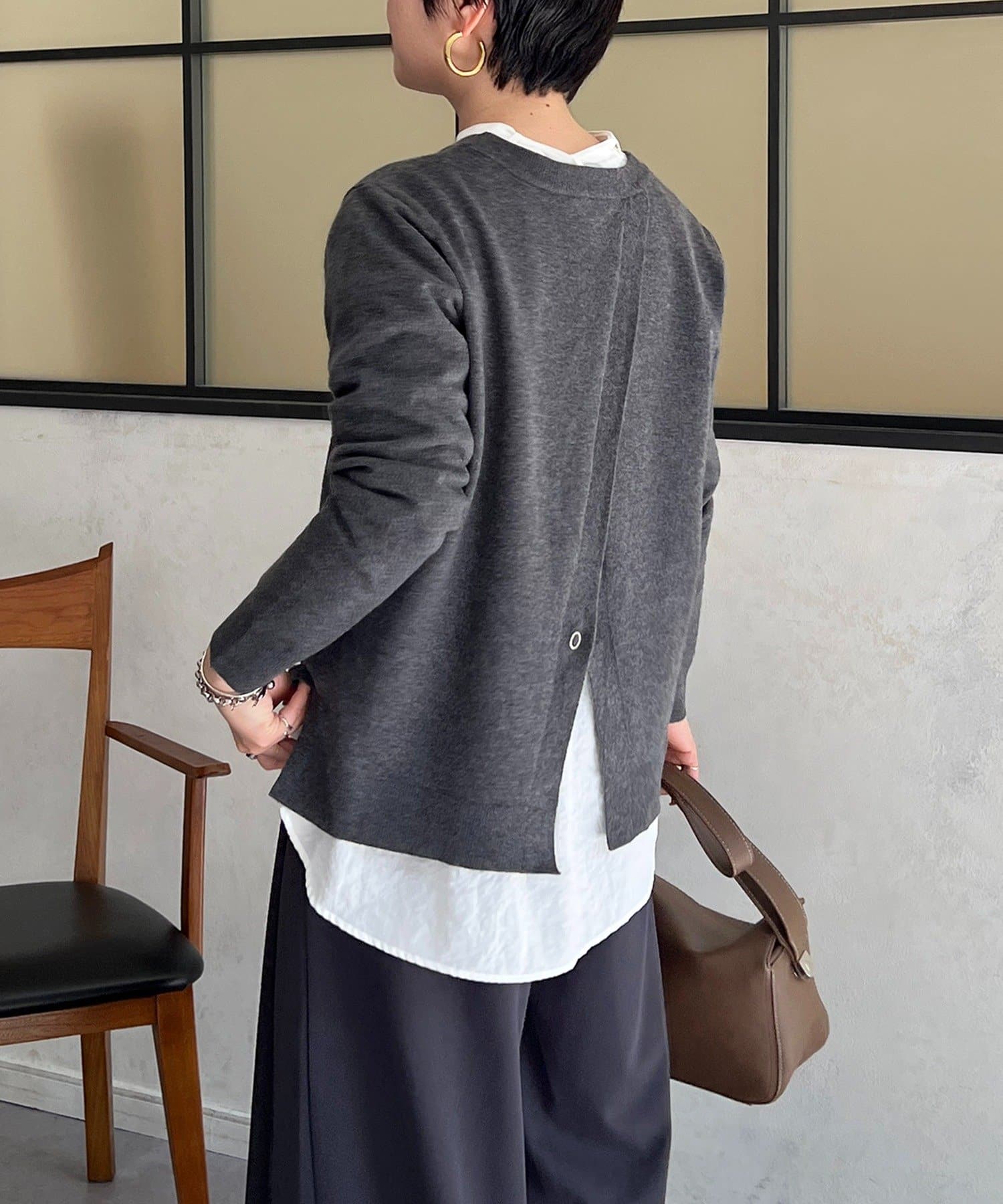 un dix cors(アンディコール) スーパーストレッチ後ろスリットプルオーバー