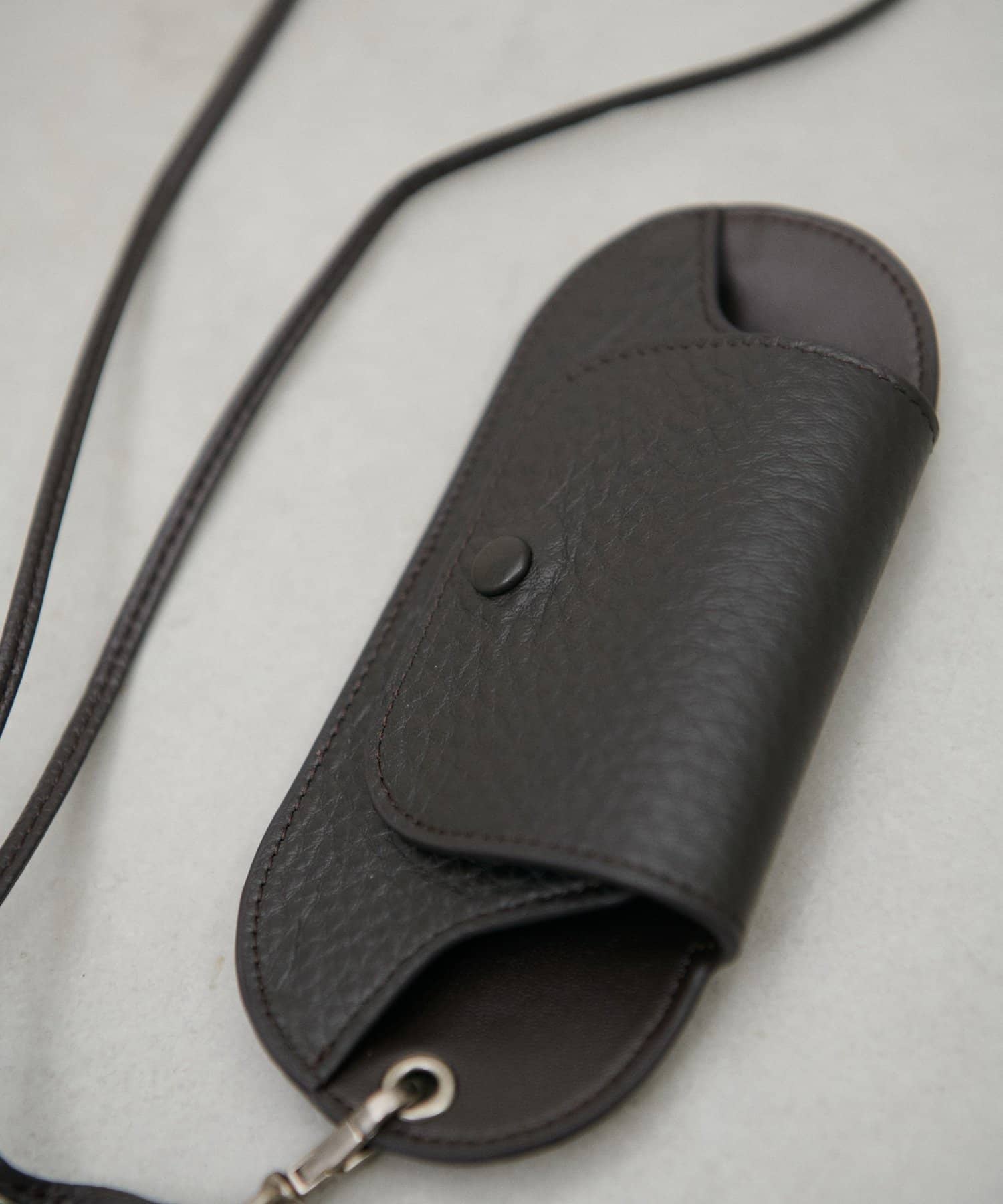 LARUTA(ラルータ) ［パルクロ限定］ロングサングラスホルダー