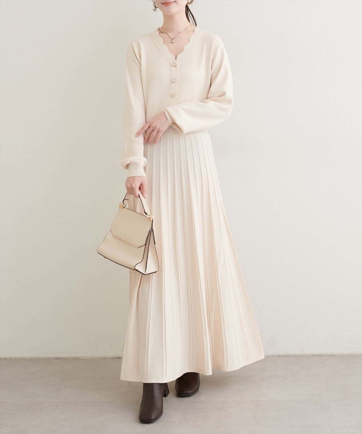 natural couture(ナチュラルクチュール) スカラッププリーツニットワンピース