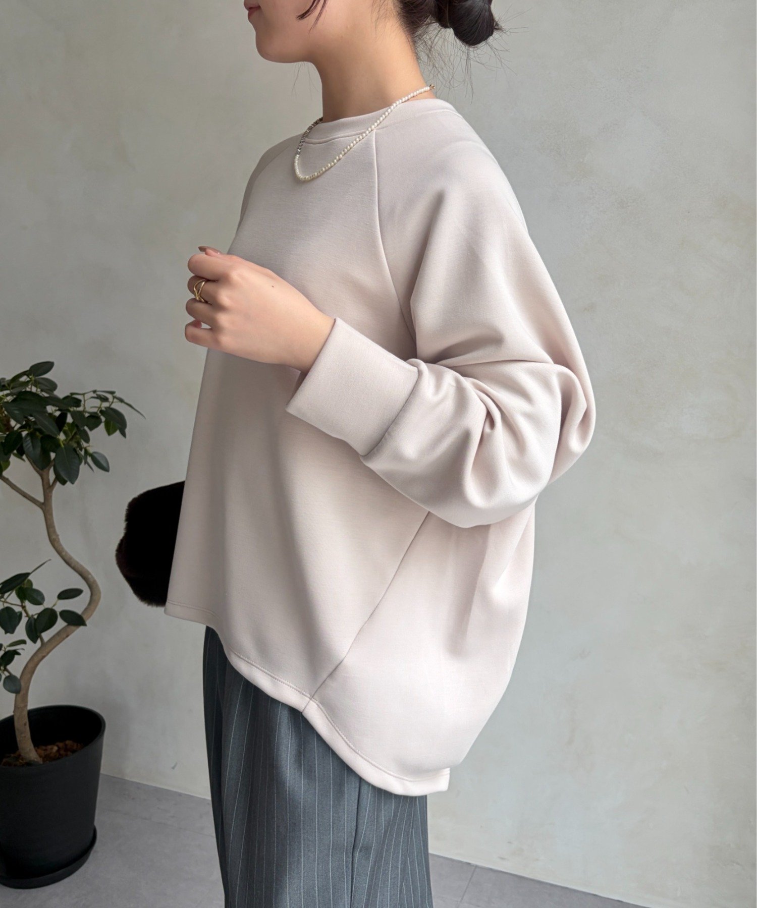 Jena　espace merveilleux(ジェナ　エスパスメルヴェイユ) プレート付ダンボールプルオーバー