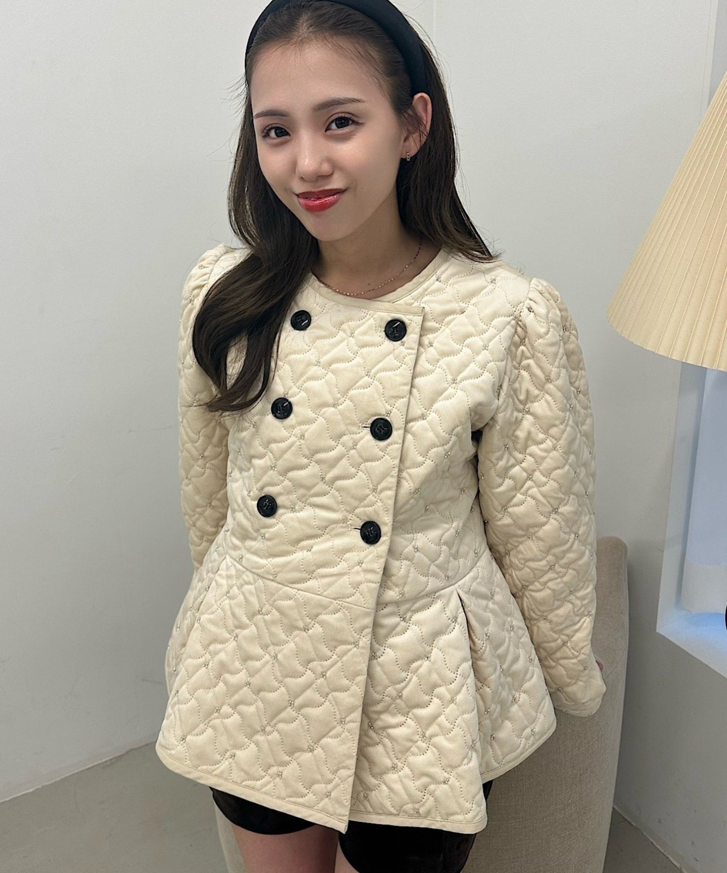 Chico(チコ) Yuika企画【SALON by Chico】キルティングビジューペプラムジャケット
