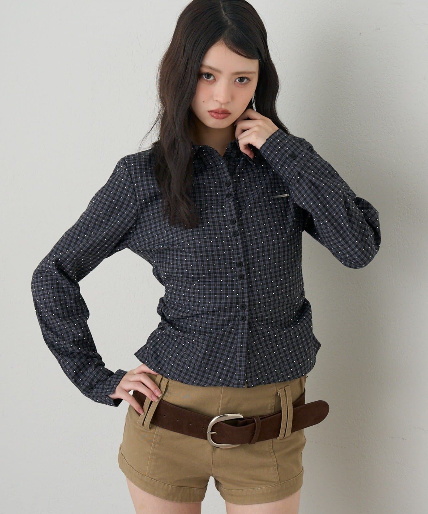 RAY CASSIN(レイカズン) 胸刺繍コンパクトシャツ (ラインストーン・ストライプ)
