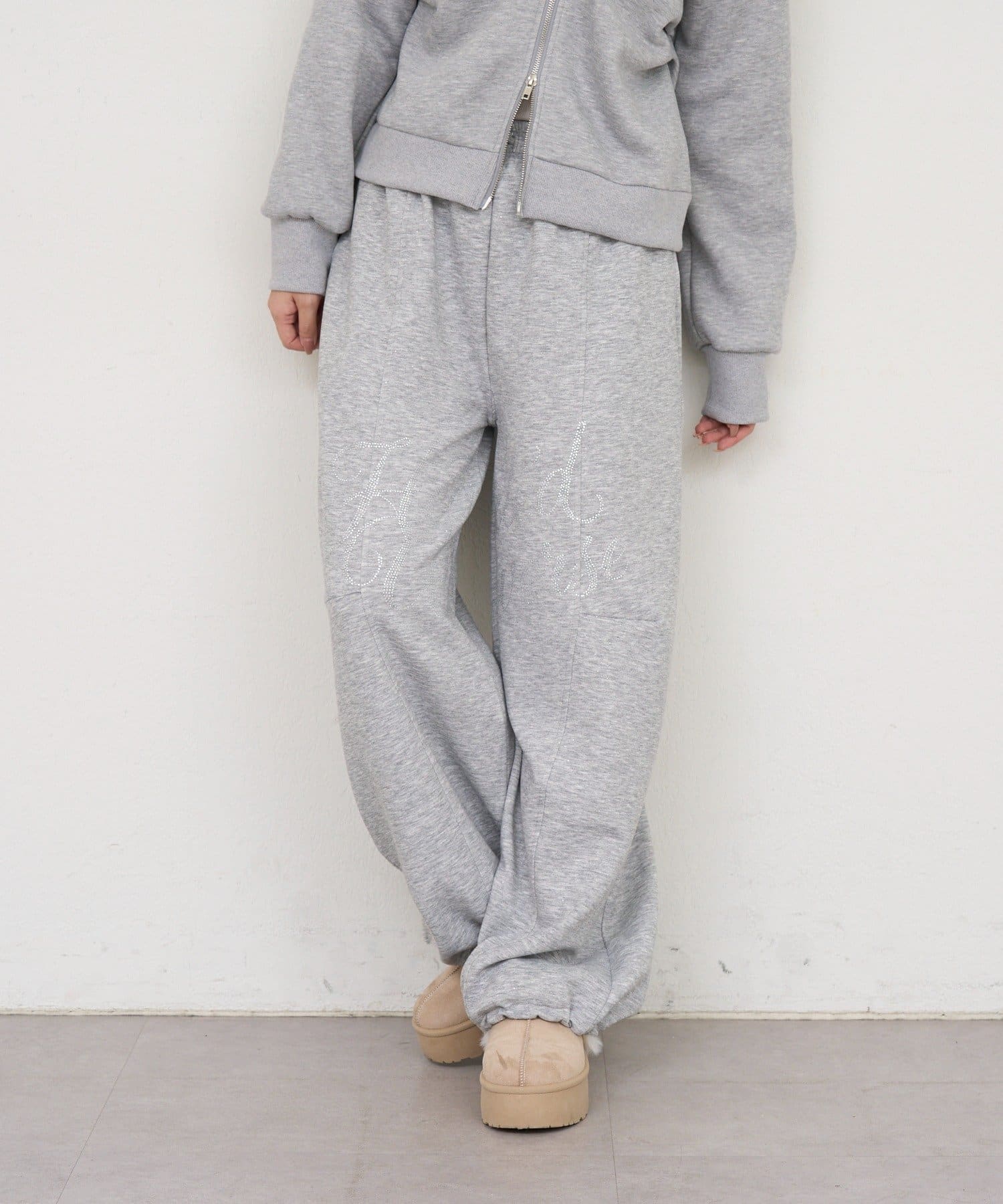 NICE CLAUP / OLIVE des OLIVE OUTLET(ナイスクラップ  / オリーブ デ オリーブ アウトレット) 【continuer】キラキラなキラキラロゴスウェットパンツ