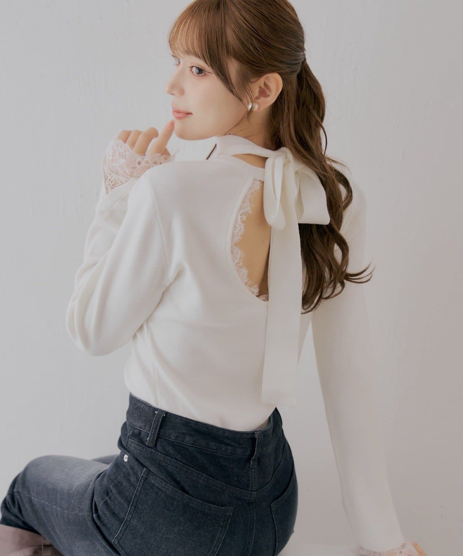 Chico(チコ) 【SALON by Chico】パット付きバックオープンレースニット