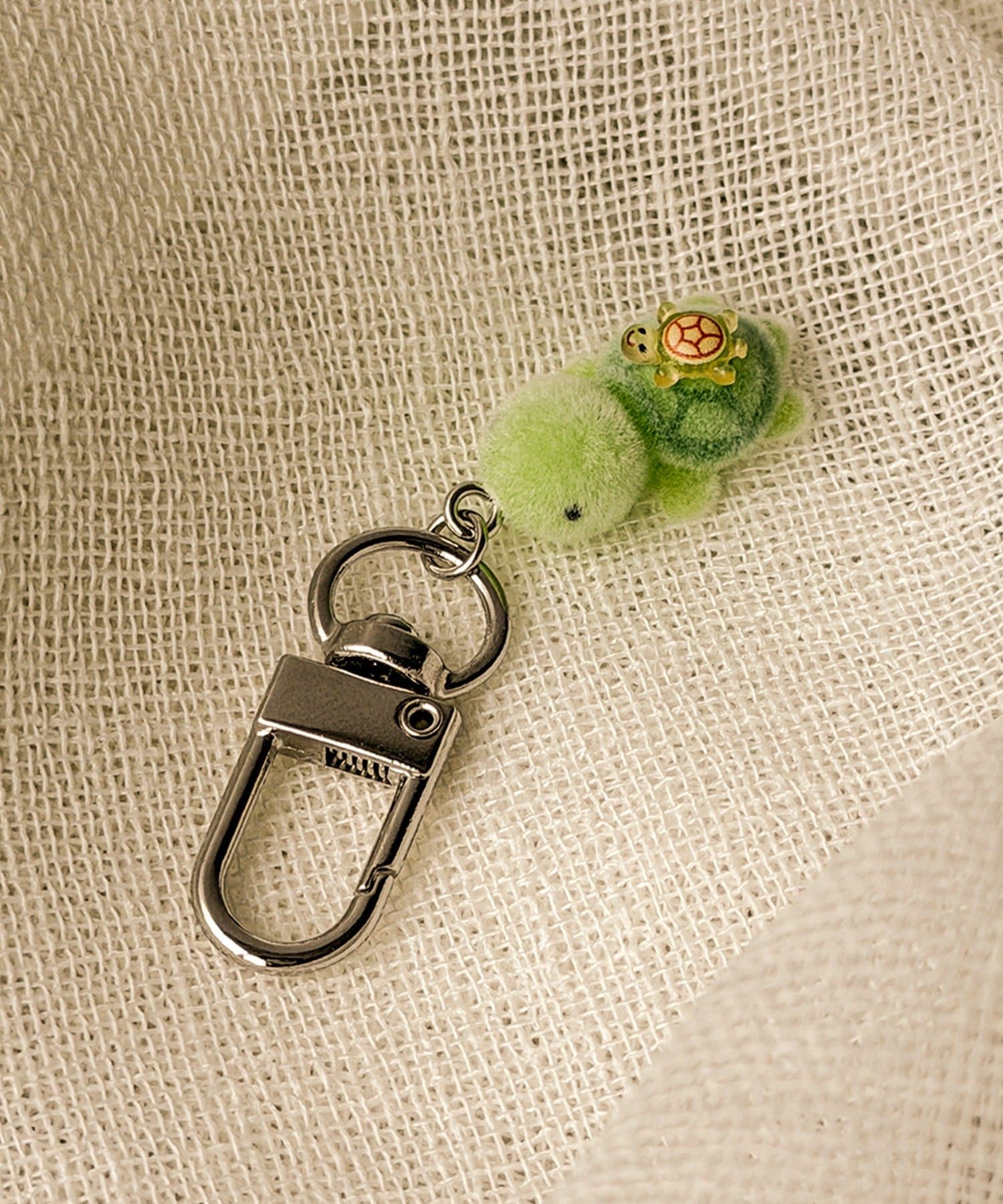 3COINS(スリーコインズ) カメキーホルダー