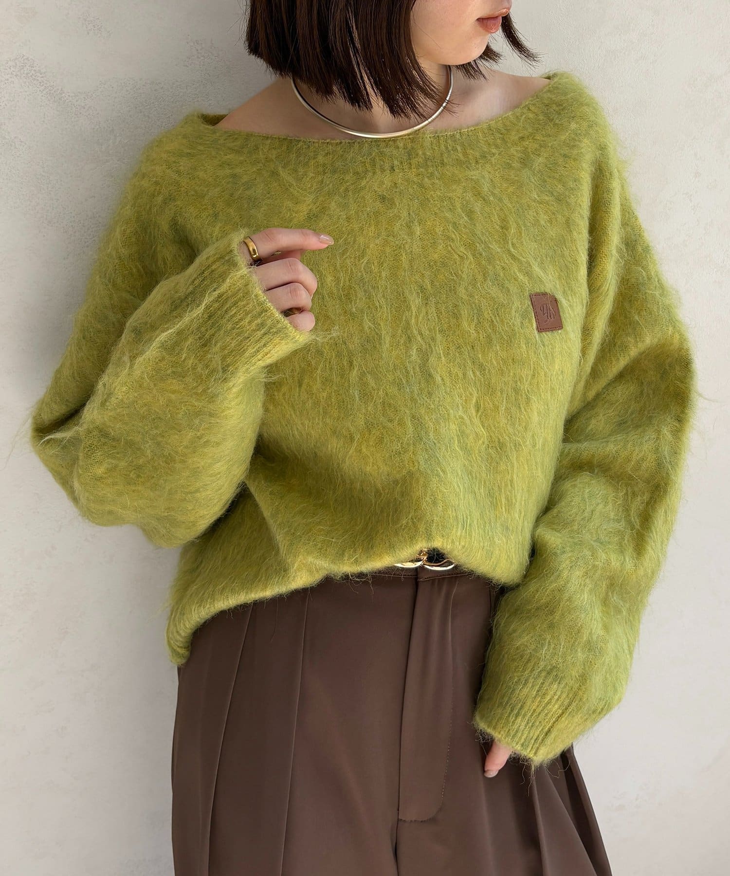 Thevon.(ゼヴォン) レザーパッチ付きシャギーニット