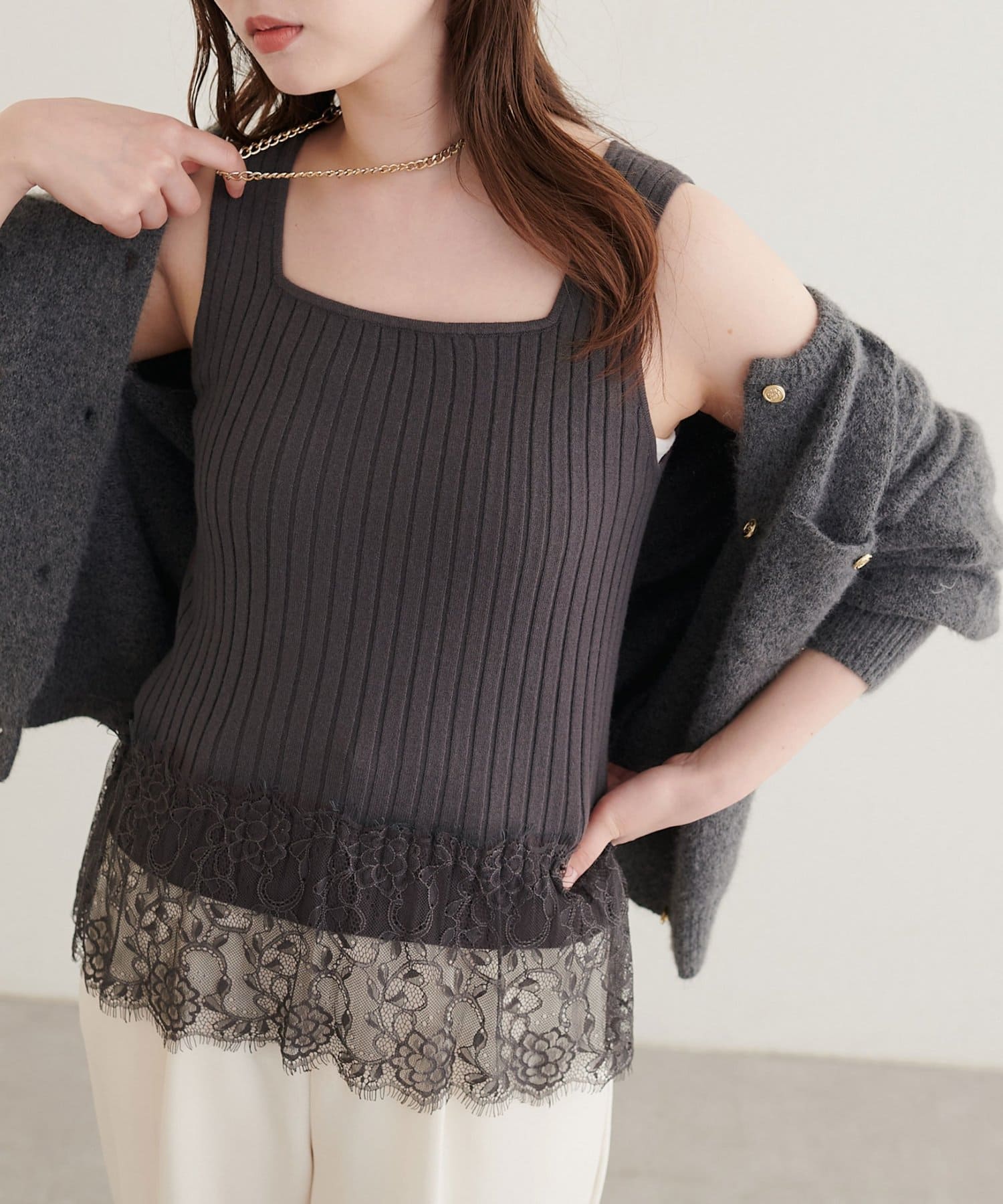 natural couture(ナチュラルクチュール) 裾レースノースリニット