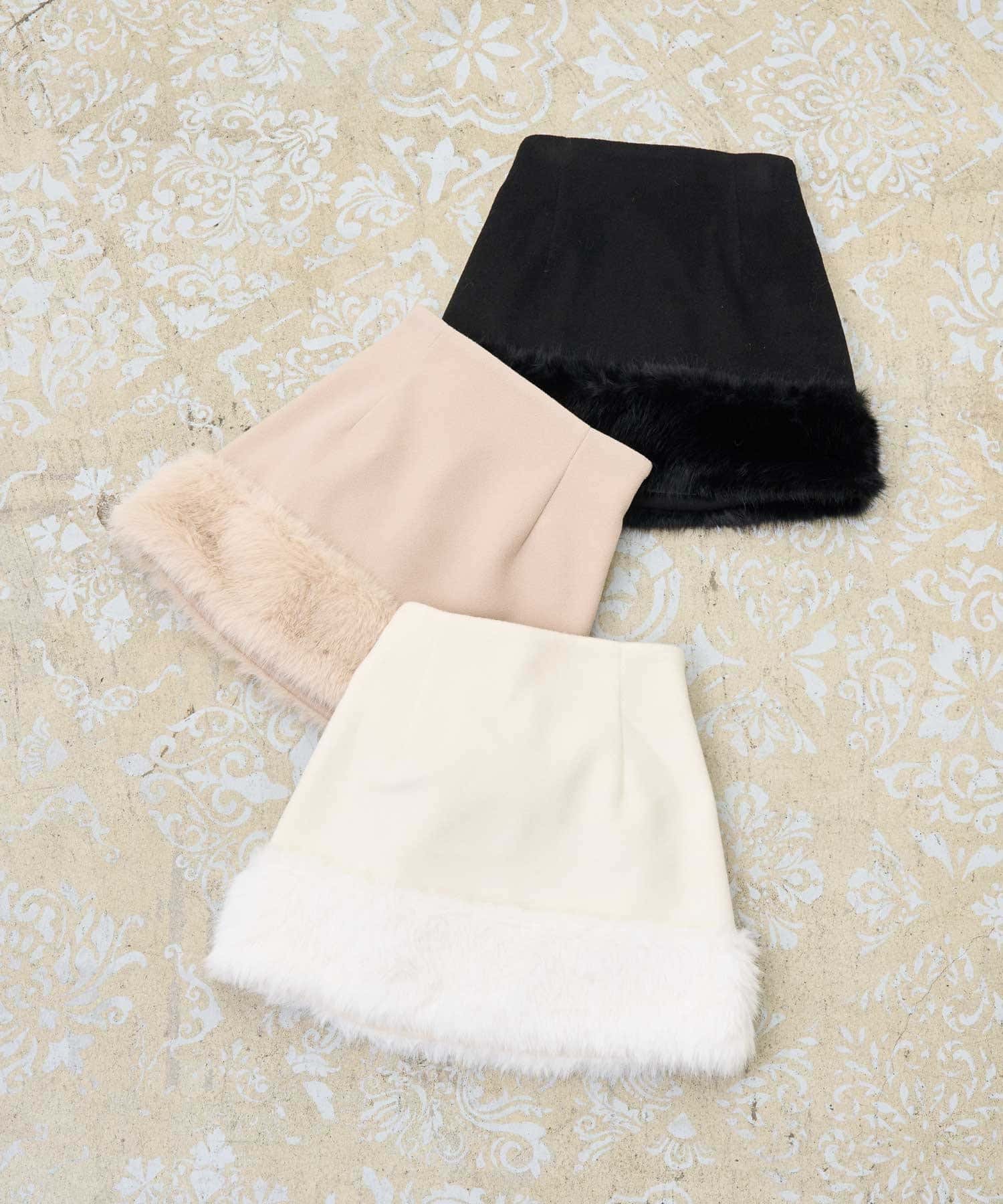 Belle Charme(ベルシャルム) Fur Hem Slim Skirt