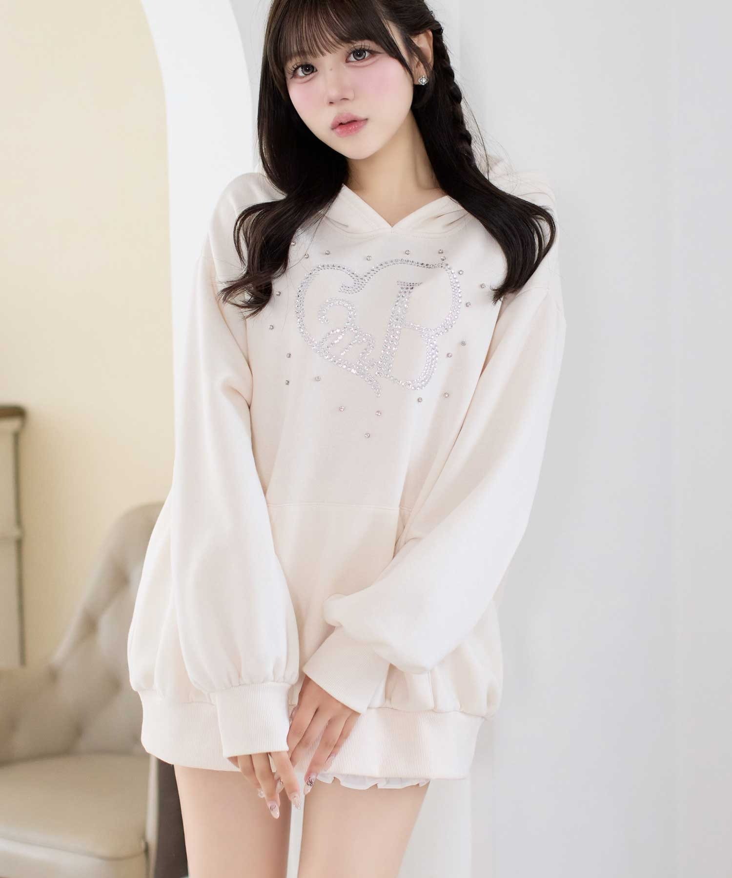 Belle Charme(ベルシャルム) Glitter Heart Logo Pullover