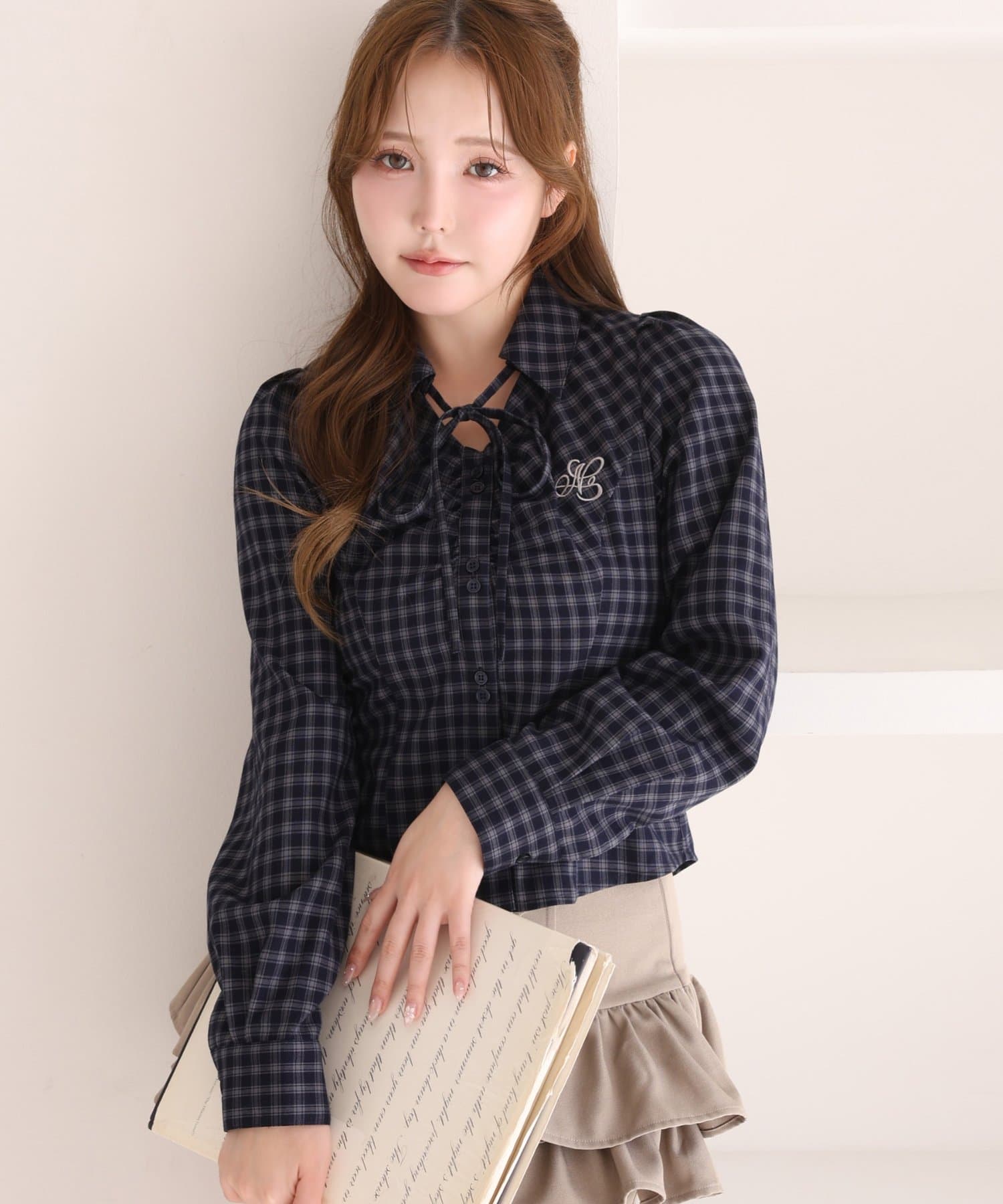 one after another NICE CLAUP(ワンアフターアナザー ナイスクラップ) 刺しゅう入りギャザーブラウス