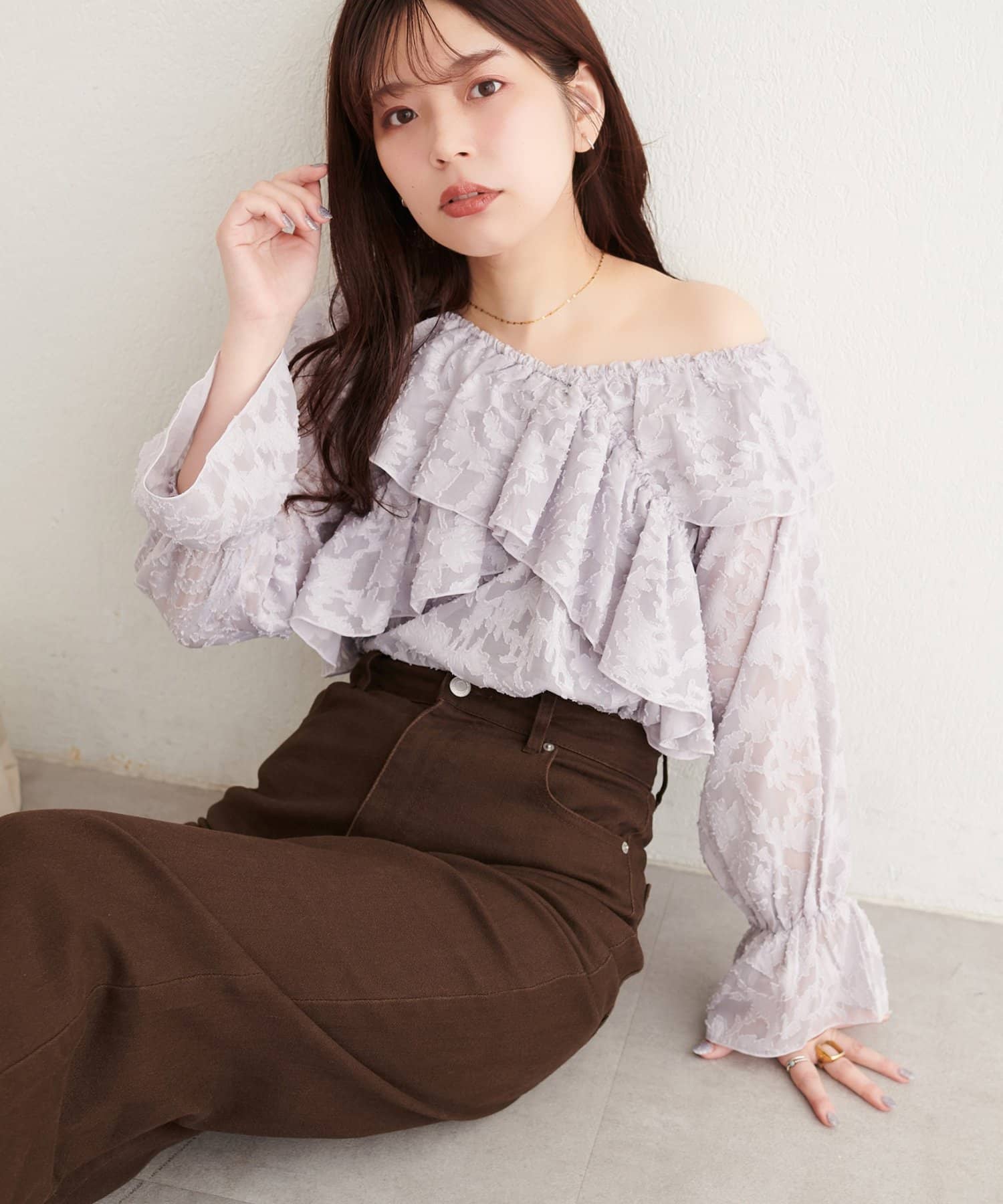 natural couture(ナチュラルクチュール) クロスフリルデザインブラウス