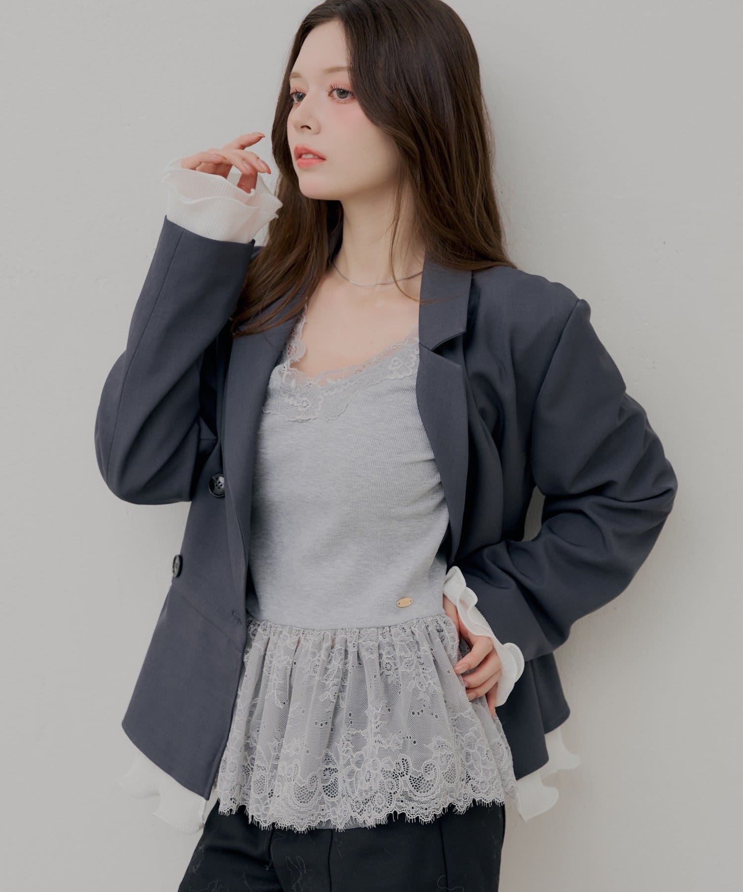 Chico(チコ) カップ付きペプラムレースT