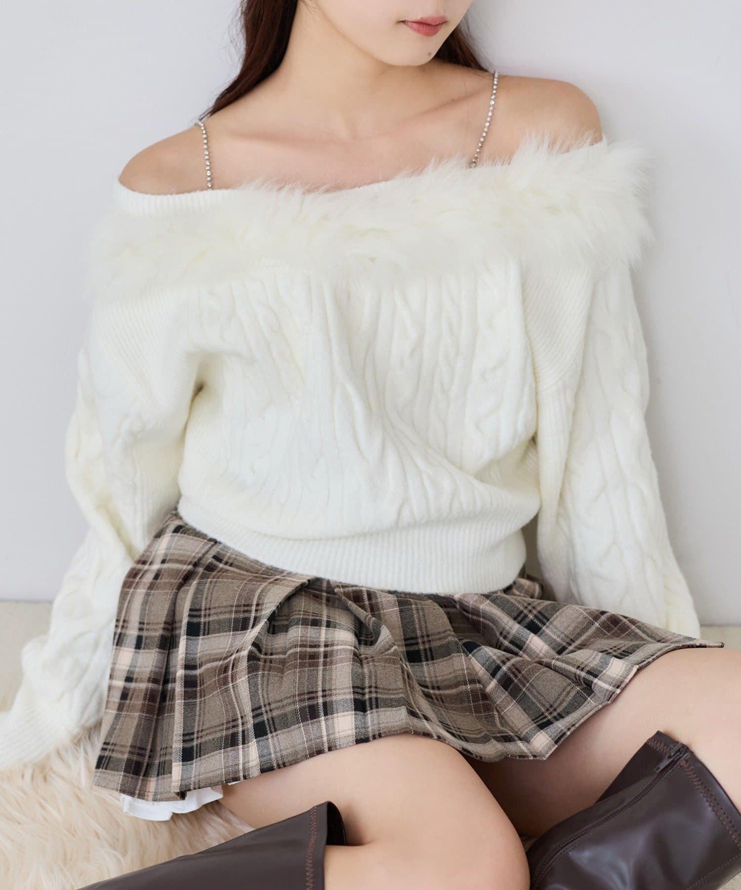 one after another NICE CLAUP(ワンアフターアナザー ナイスクラップ) 肩ビジューファーオフショルニット