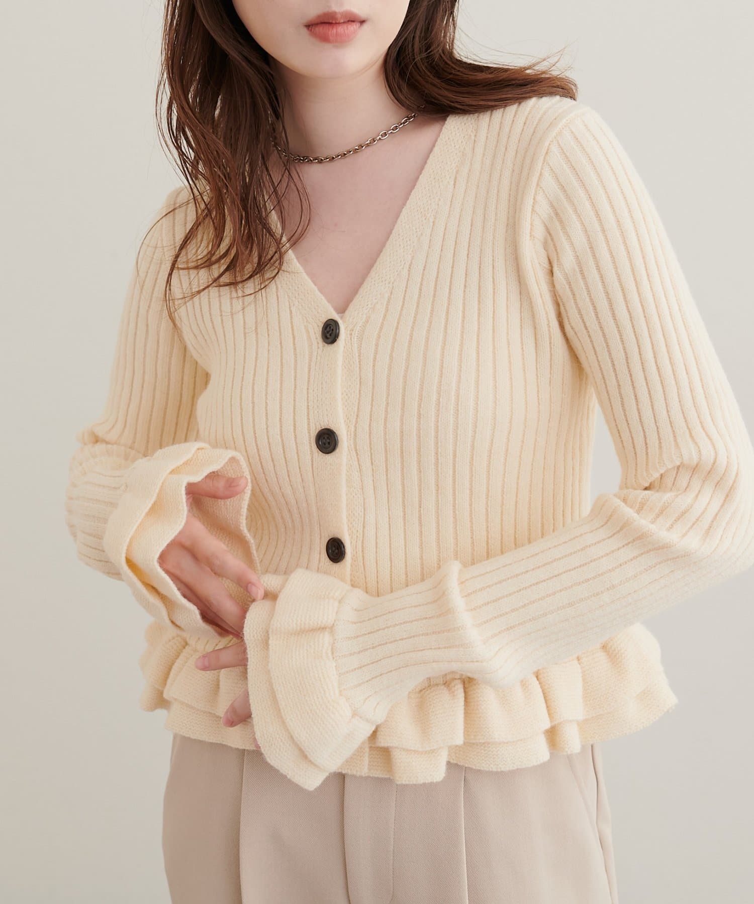 natural couture(ナチュラルクチュール) アルパカタッチボタンフリルカーディガン
