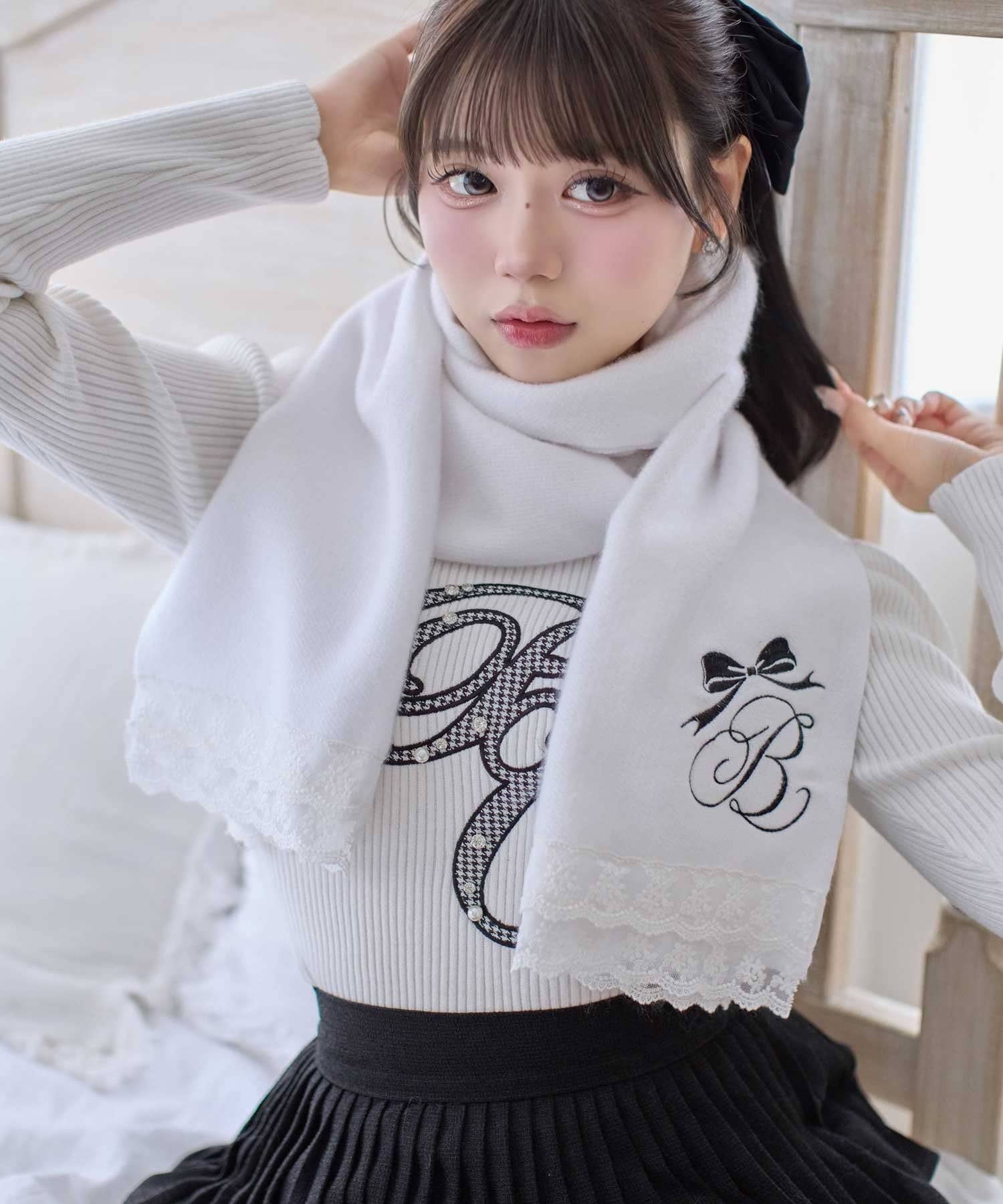Belle Charme(ベルシャルム) B Logo Lace Muffler
