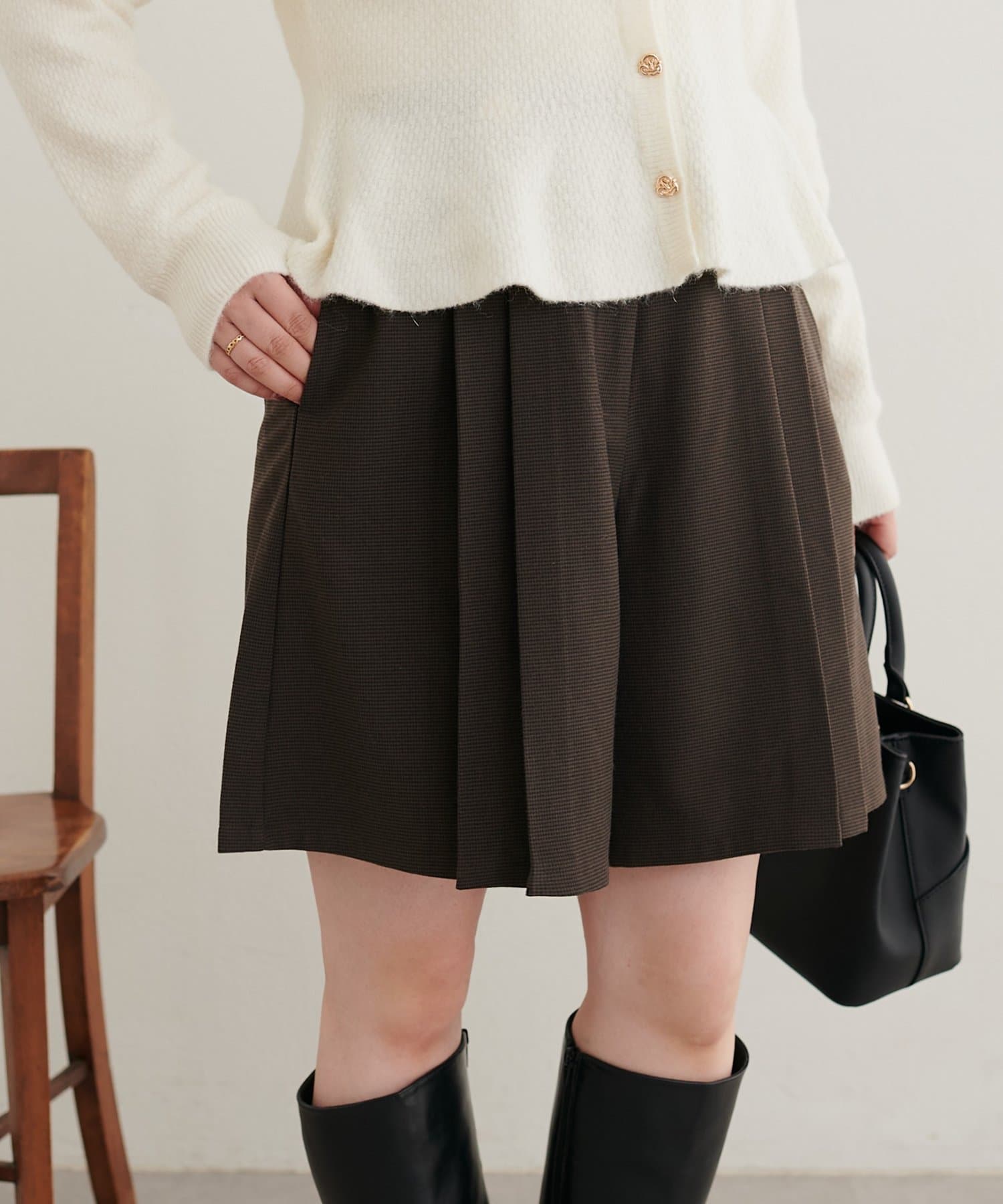 natural couture(ナチュラルクチュール) 〈canami〉ベコベコ金釦ショートパンツ