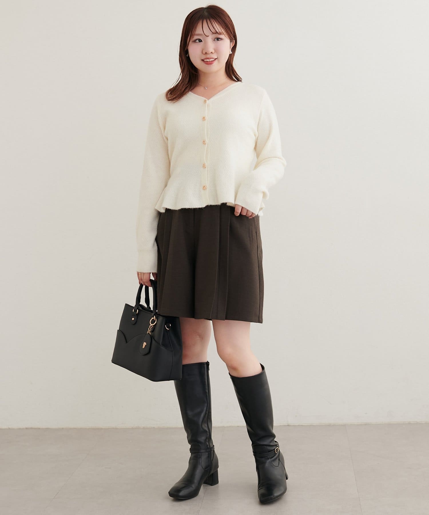 natural couture(ナチュラルクチュール) 〈canami〉ベコベコ金釦ショートパンツ