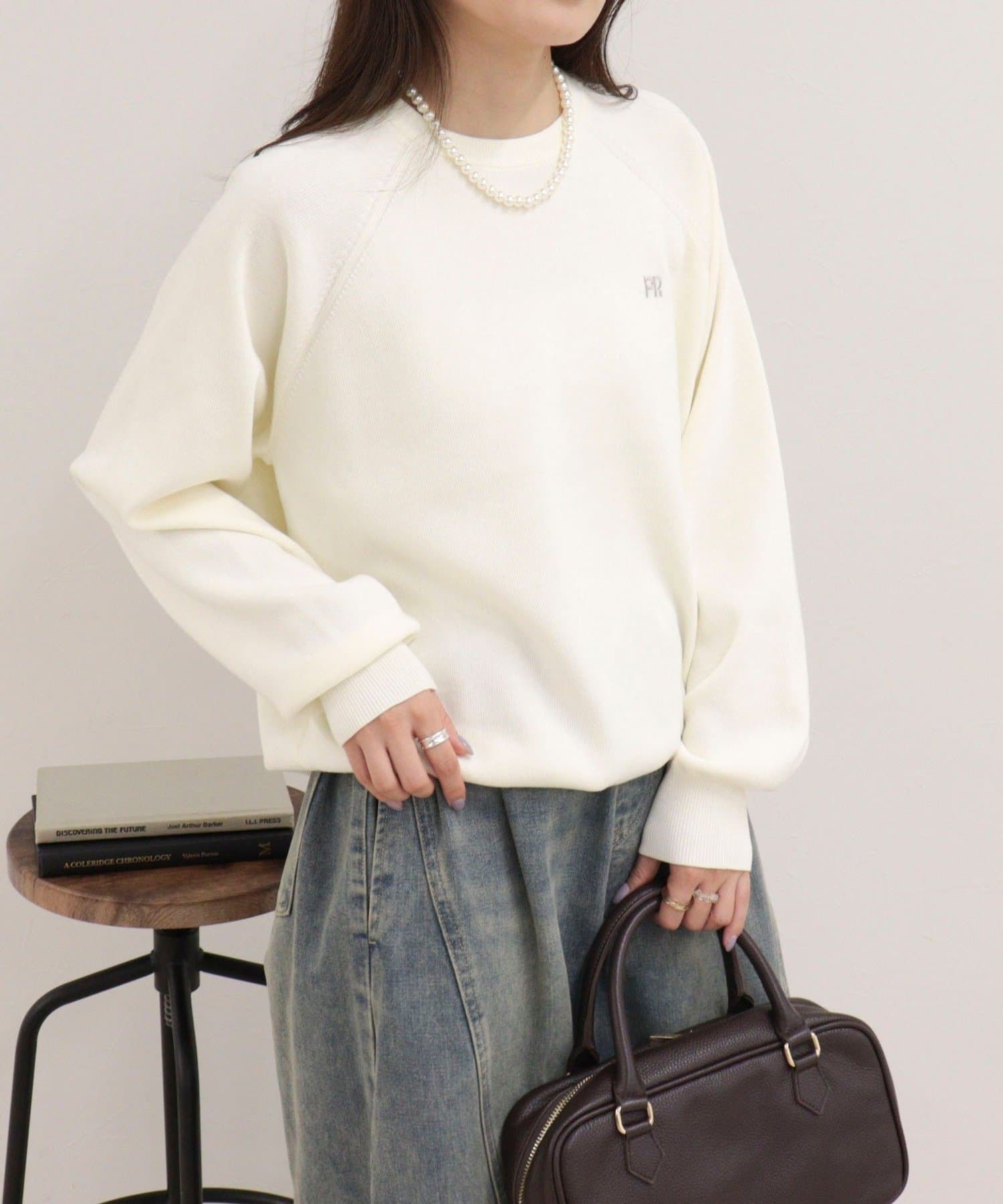 FREDY & GLOSTER(フレディ アンド グロスター) FR刺しゅうドロストスウェットニット