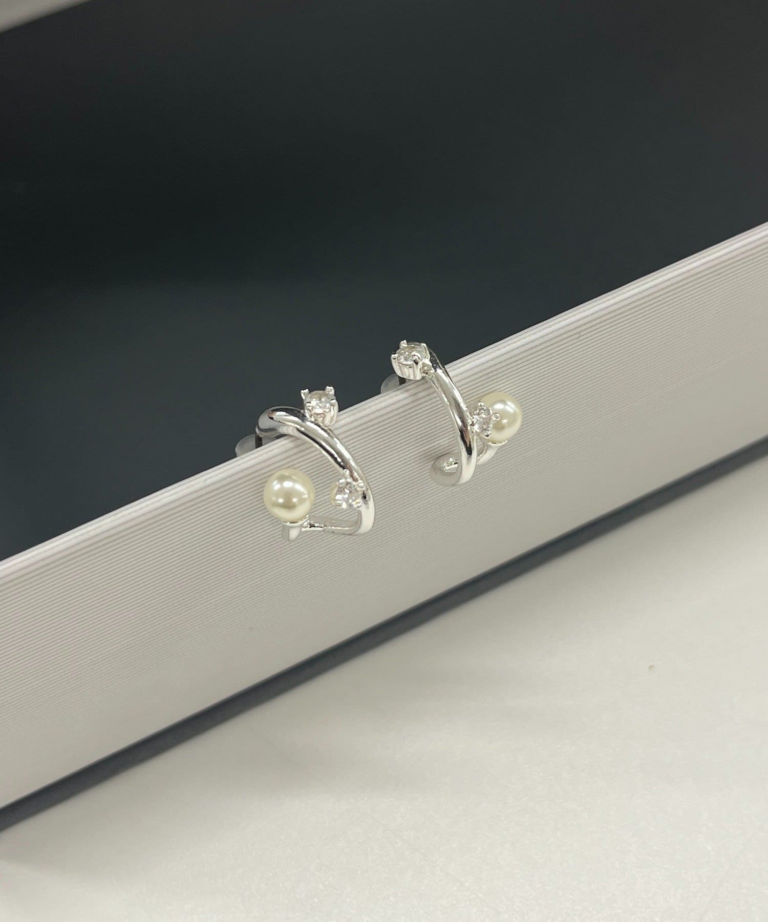 CAPRICIEUX LE'MAGE(カプリシュレマージュ) 〈GOLDY/ゴールディ〉パールストーンフープピアス